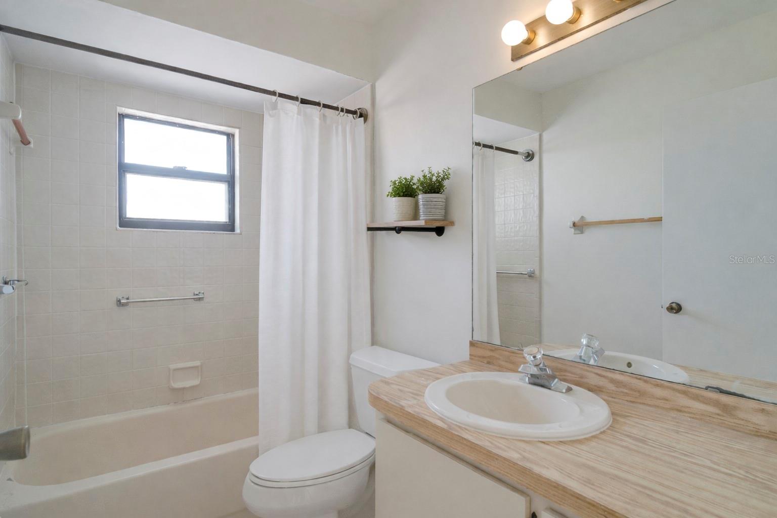 TOWNHOMES WINTER GARDEN - Residential
