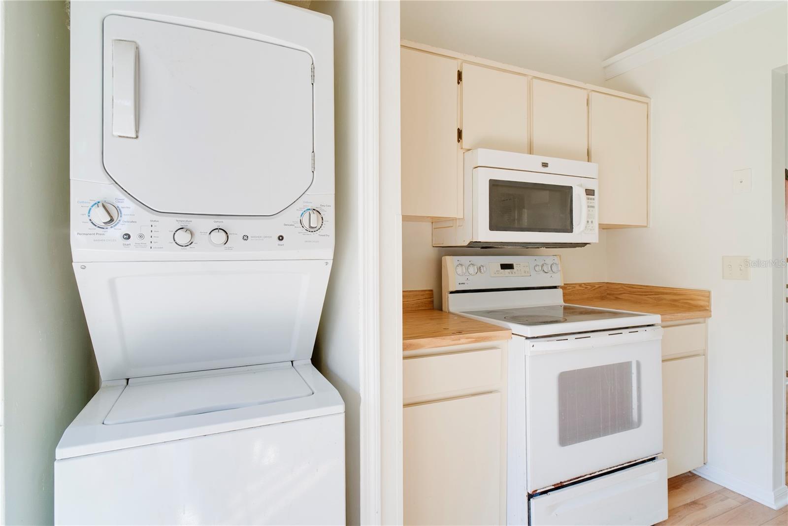 TOWNHOMES WINTER GARDEN - Residential