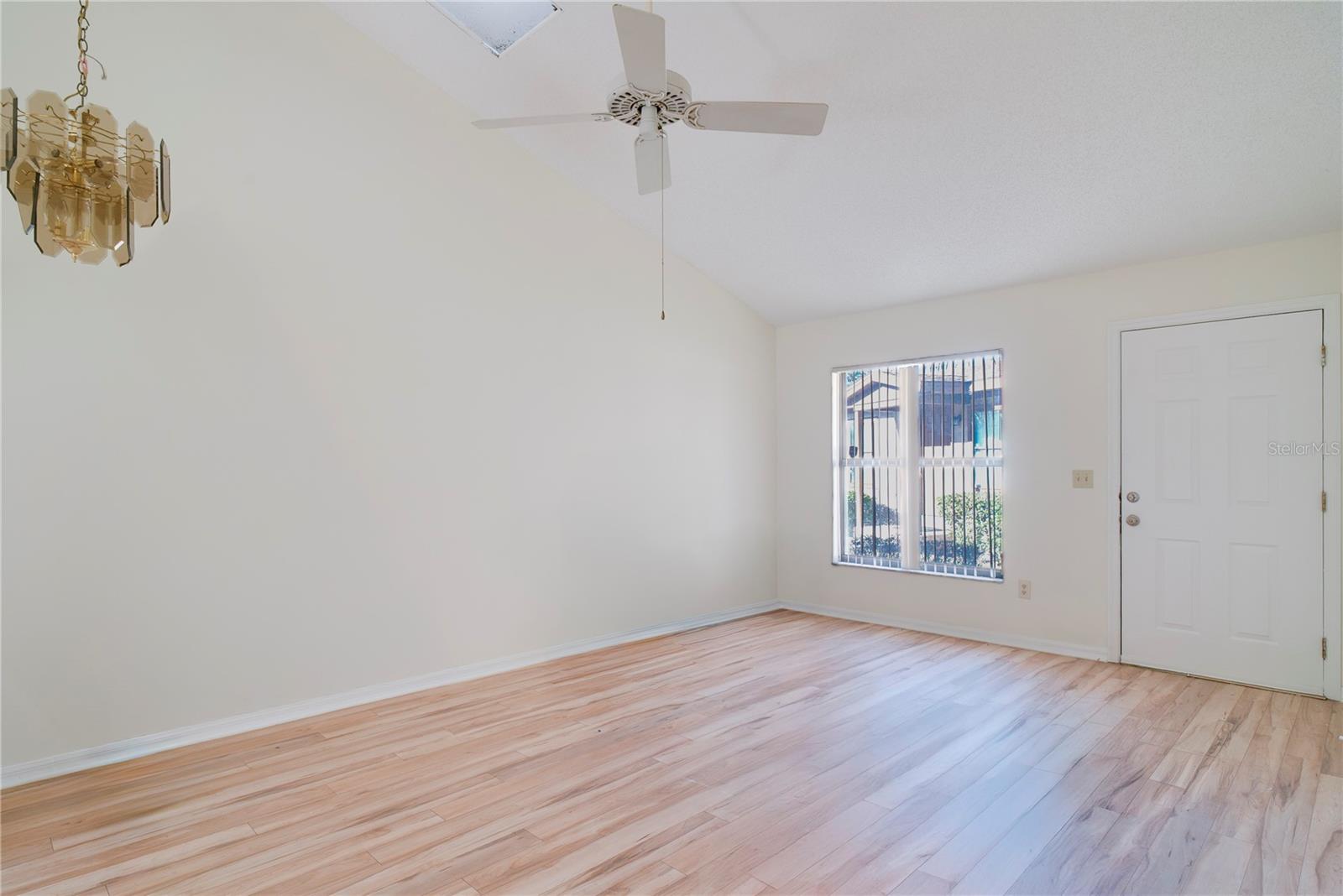 TOWNHOMES WINTER GARDEN - Residential