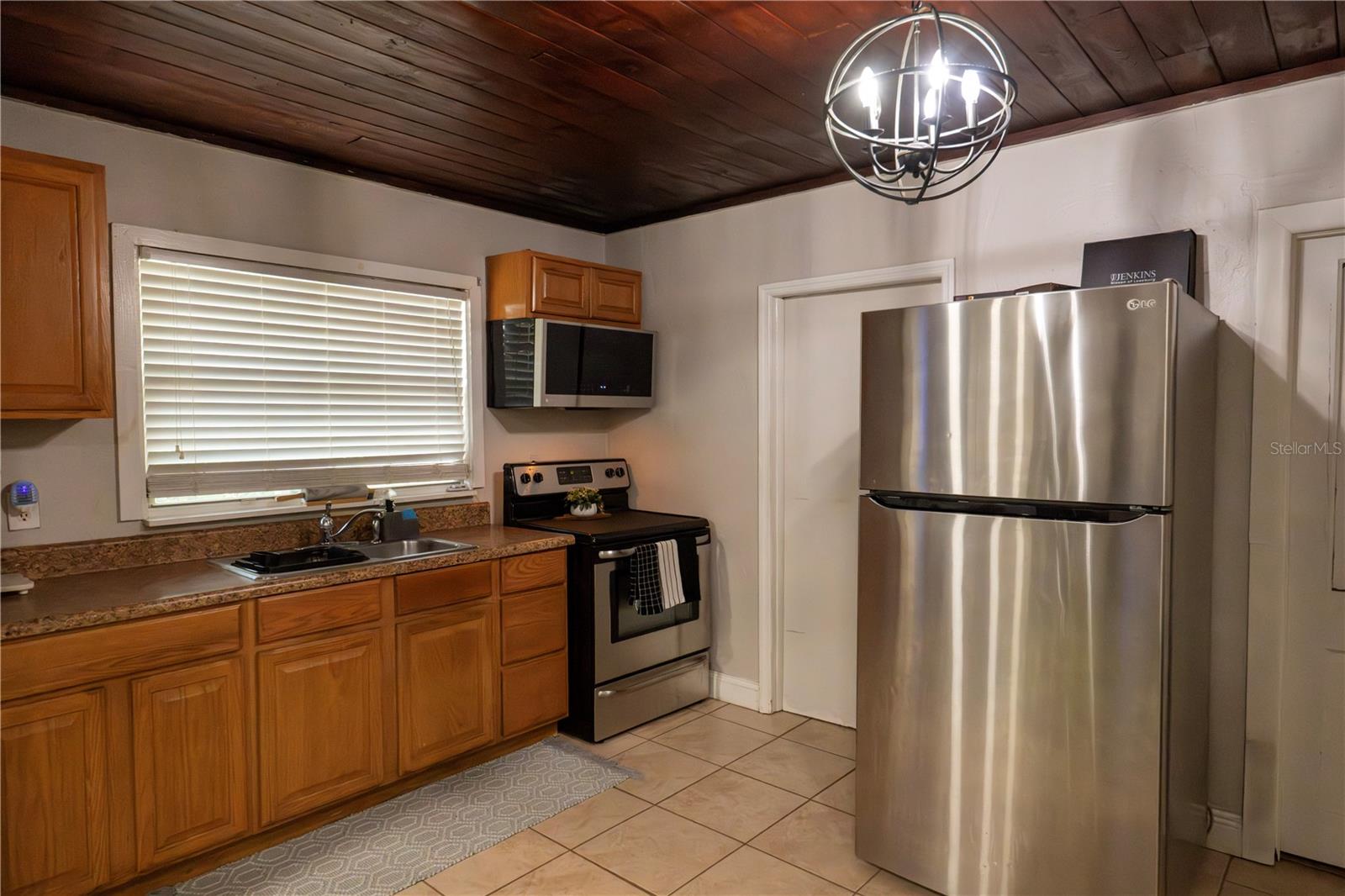 GROVELAND A M DAVIS RESUB - Residential