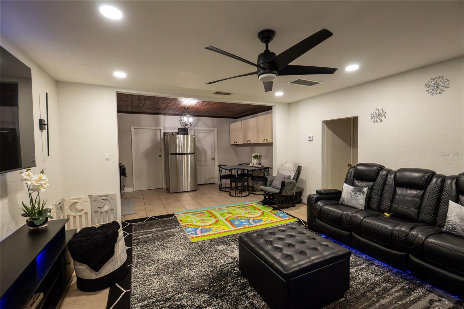 GROVELAND A M DAVIS RESUB - Residential