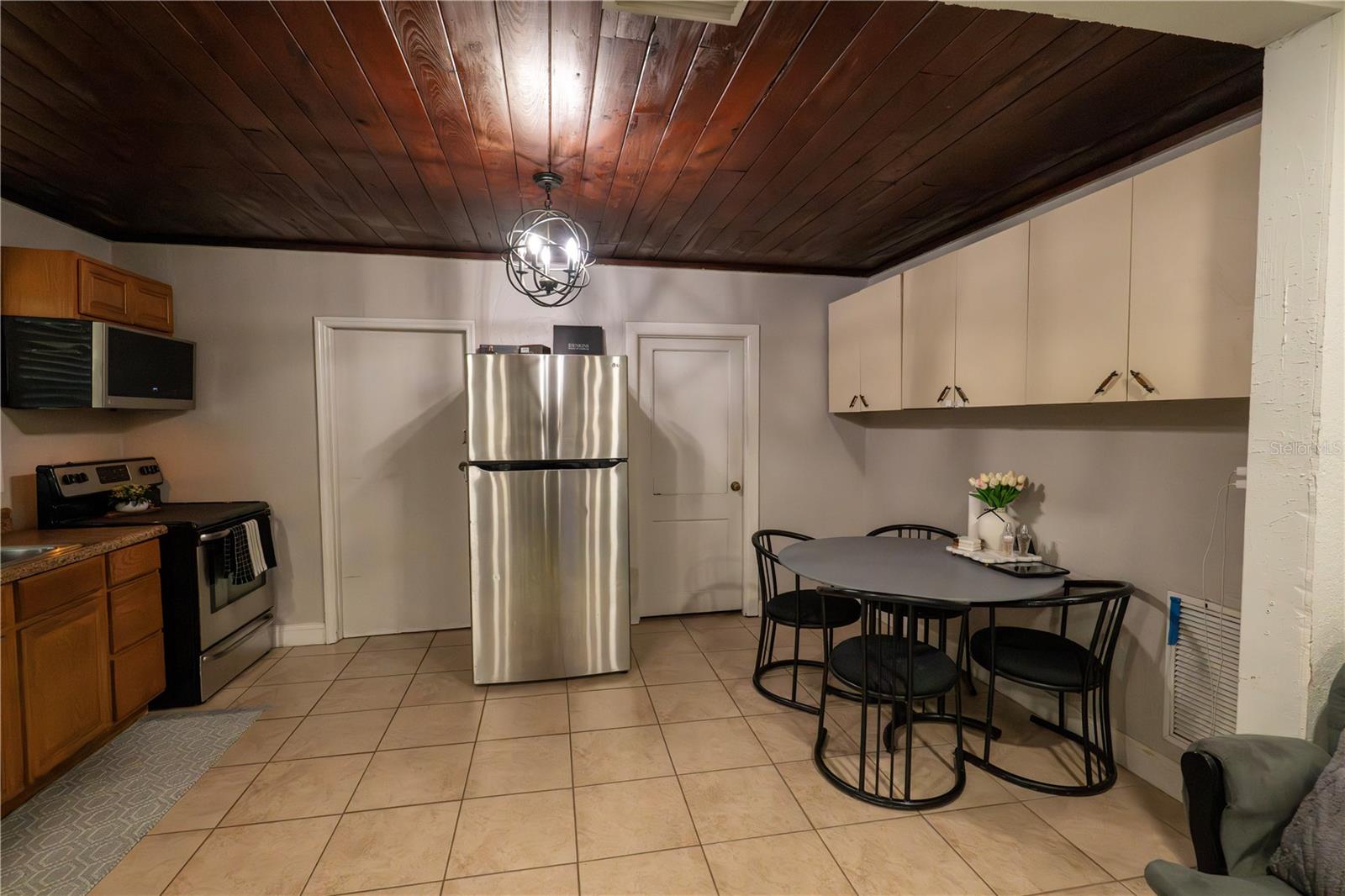 GROVELAND A M DAVIS RESUB - Residential