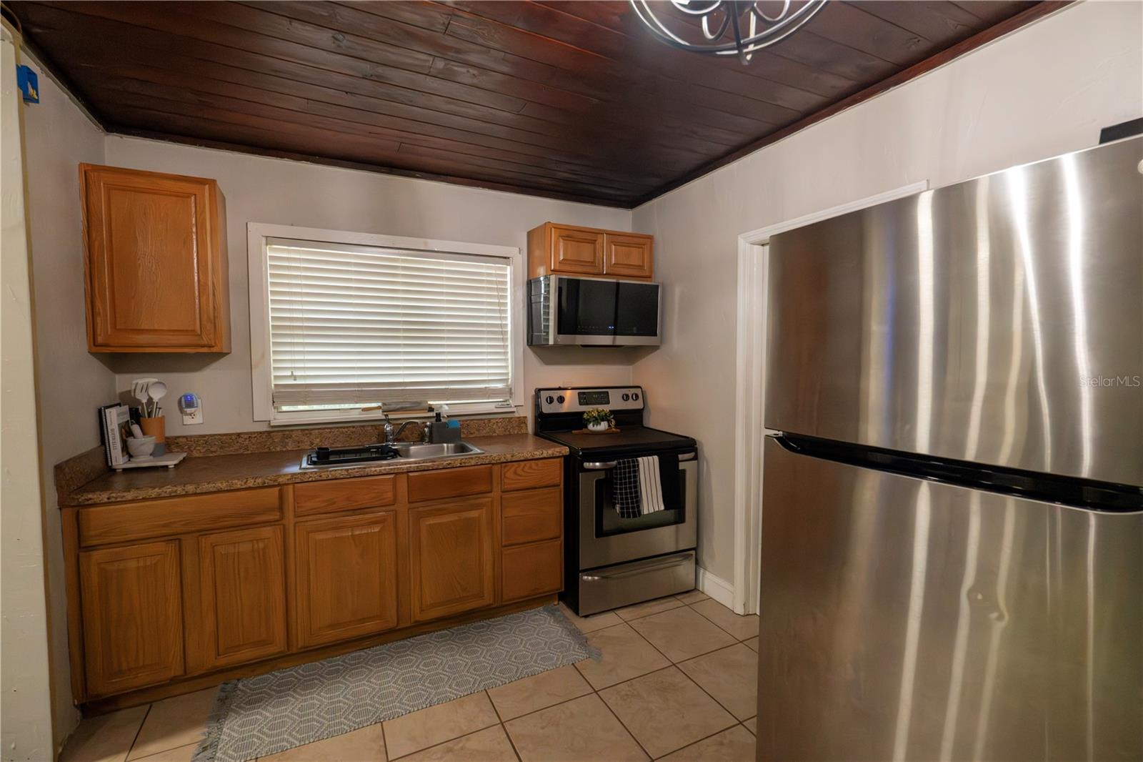 GROVELAND A M DAVIS RESUB - Residential