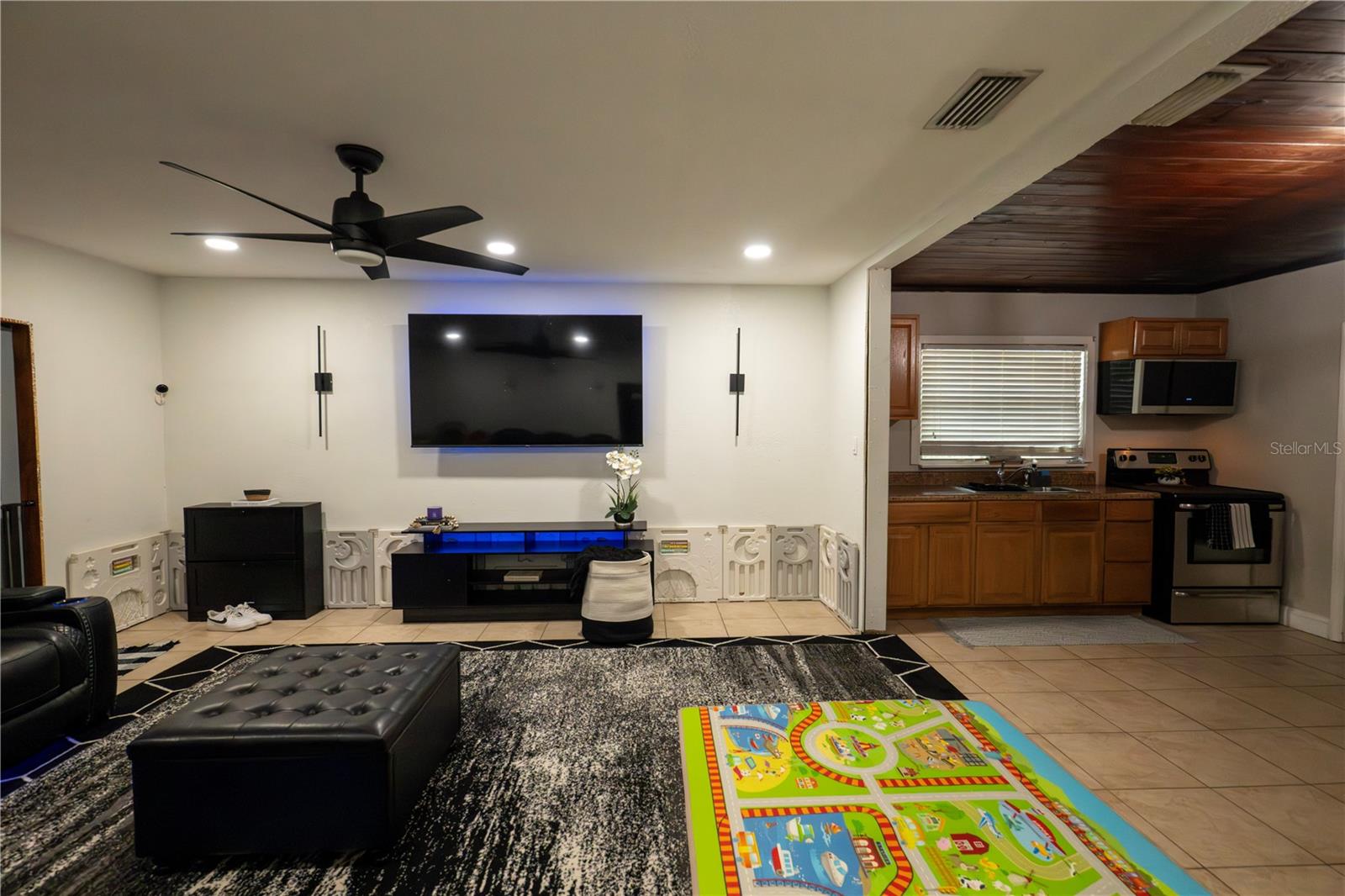 GROVELAND A M DAVIS RESUB - Residential