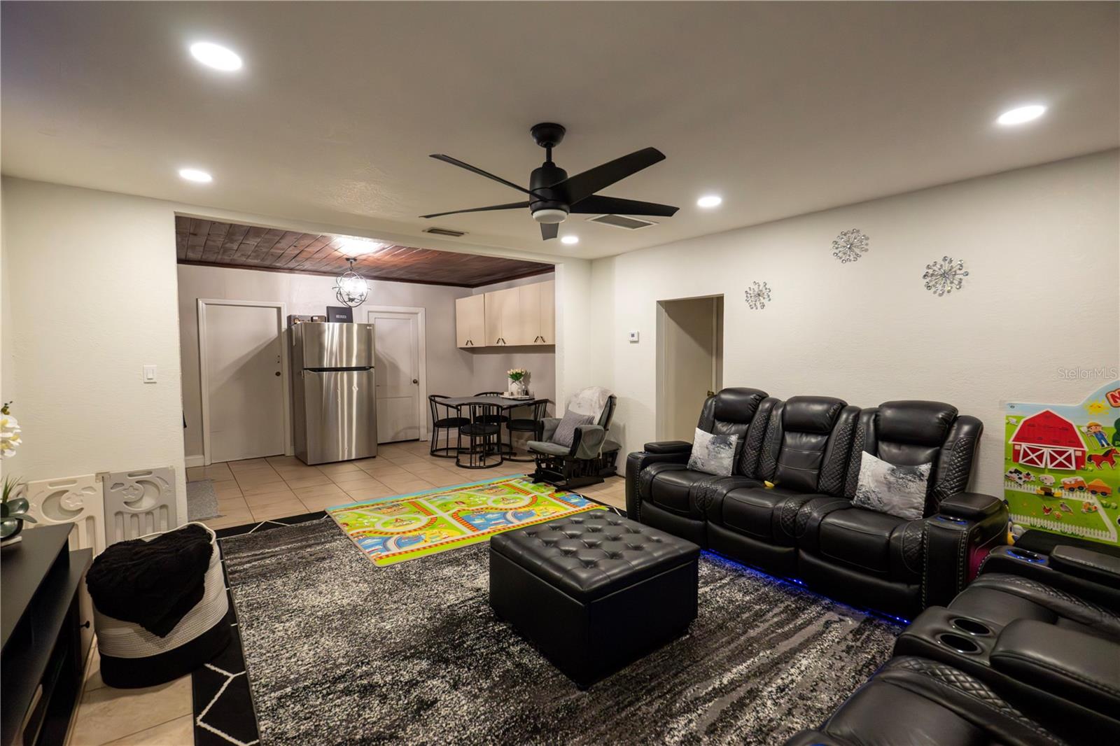 GROVELAND A M DAVIS RESUB - Residential