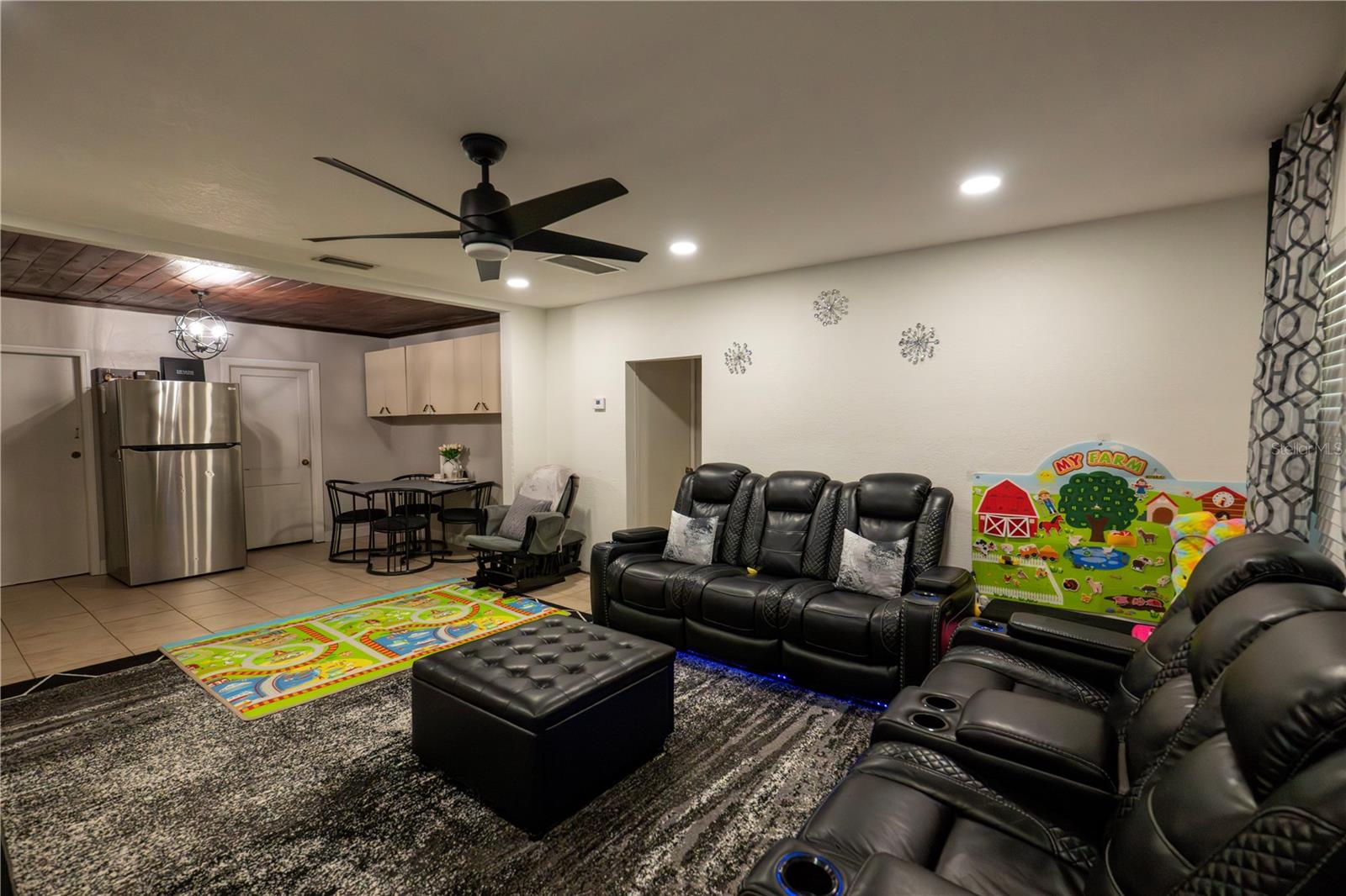GROVELAND A M DAVIS RESUB - Residential