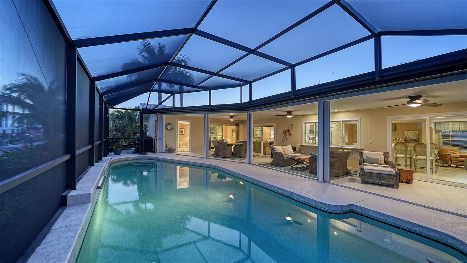 COUNTRY CLUB SHORES - Residential