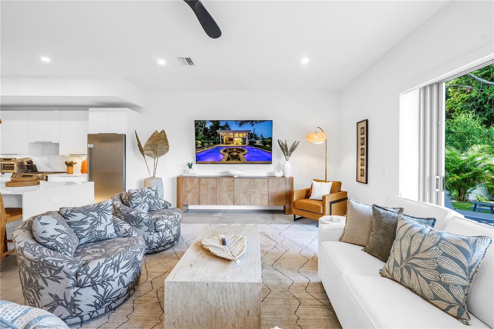 LA LINDA TERRACE - Residential