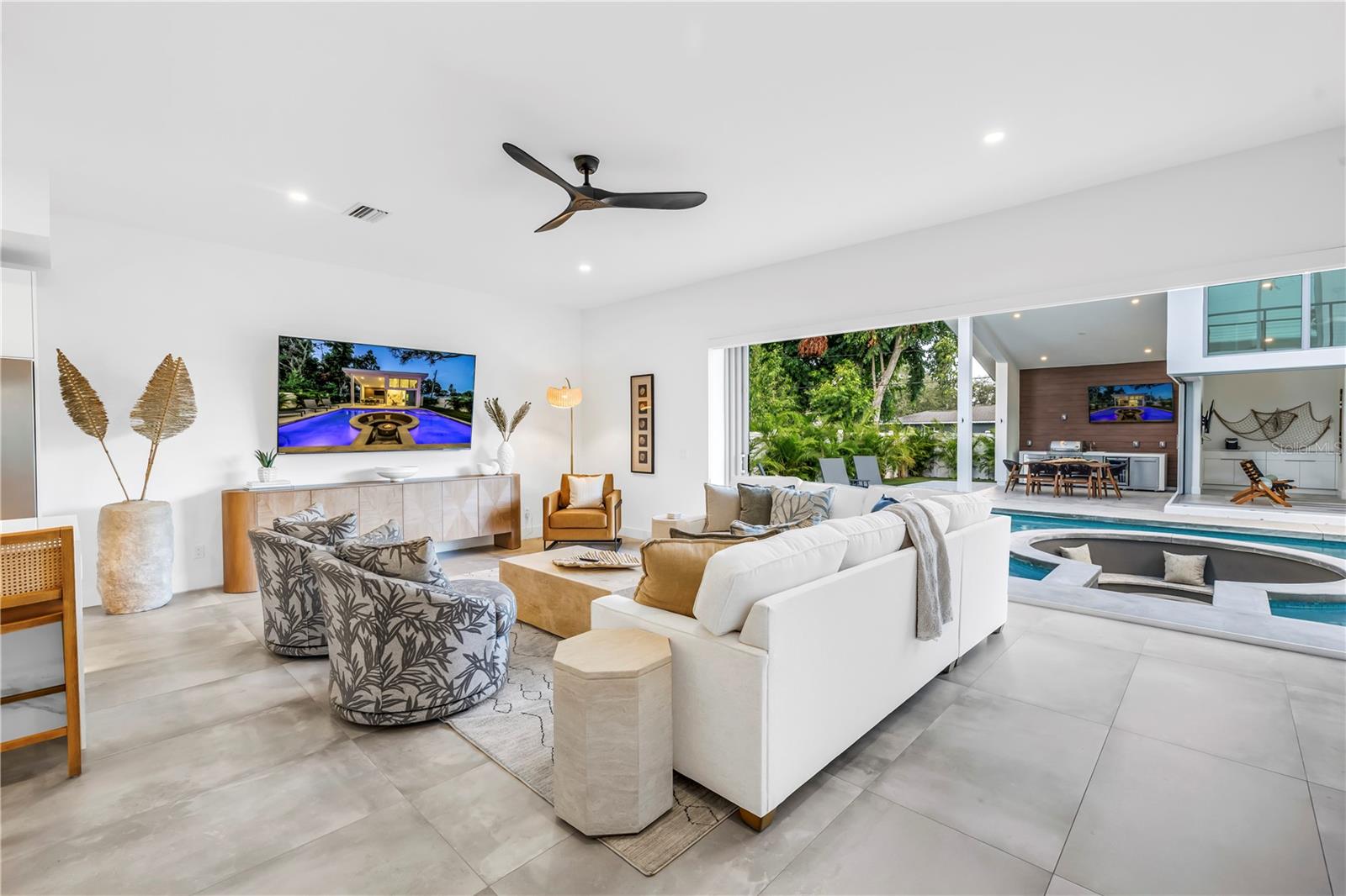LA LINDA TERRACE - Residential