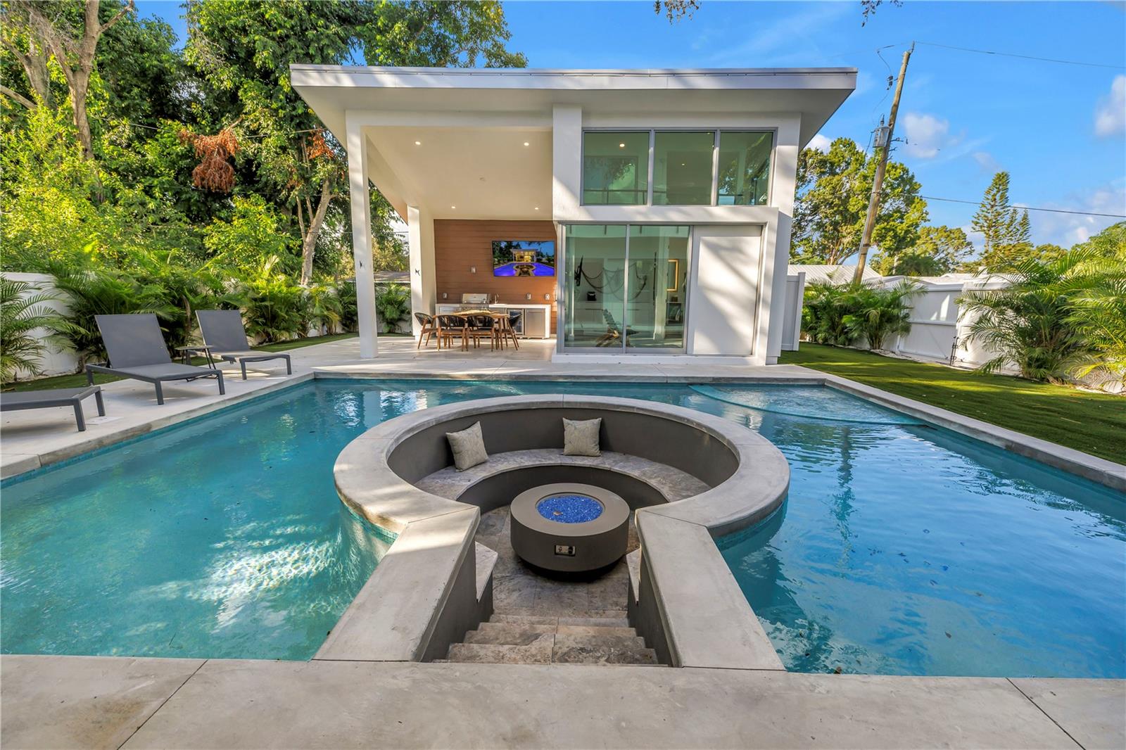 LA LINDA TERRACE - Residential