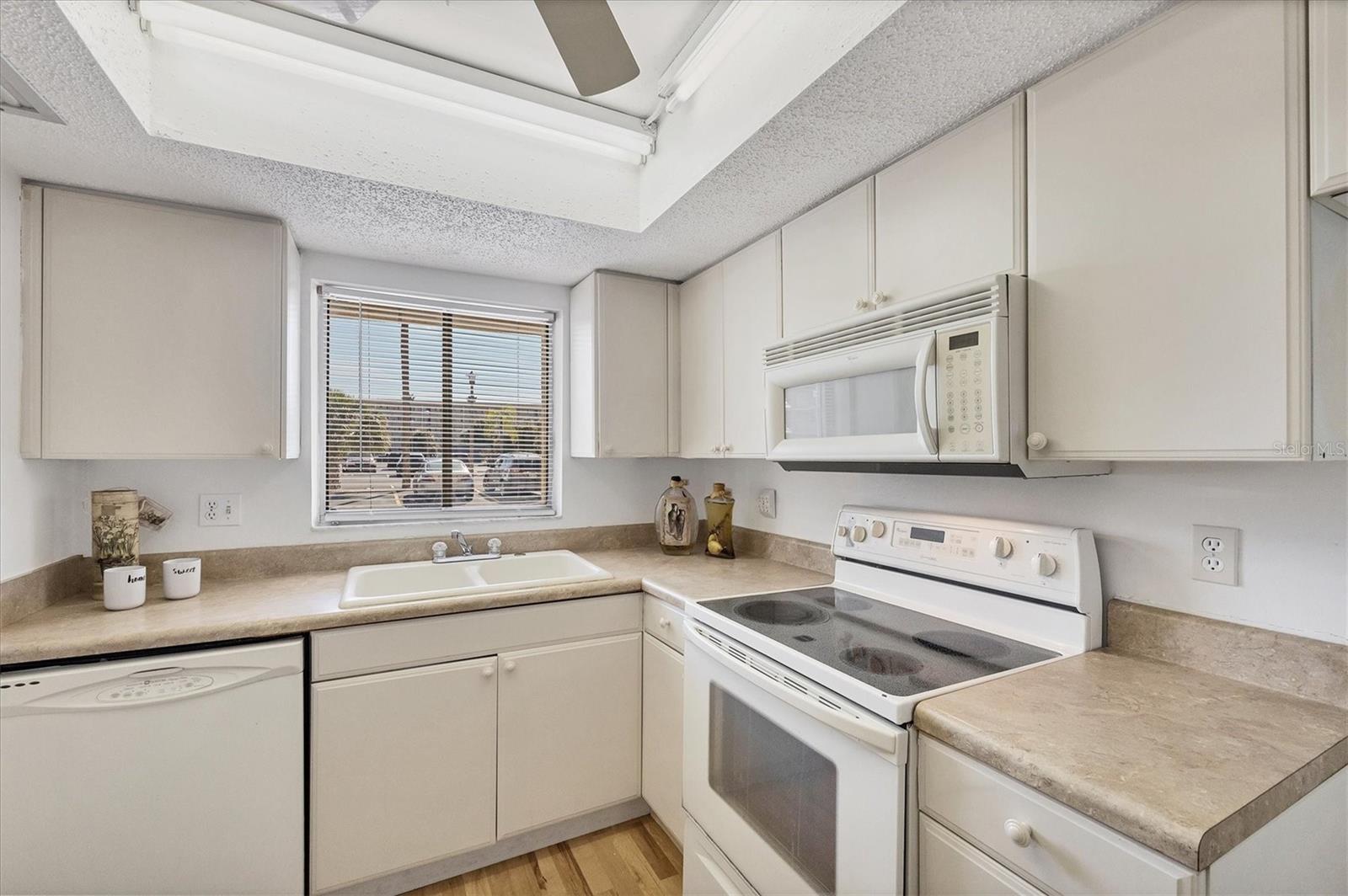 BAYSHORE ON THE LAKE APTS II SEC 3 - Residential