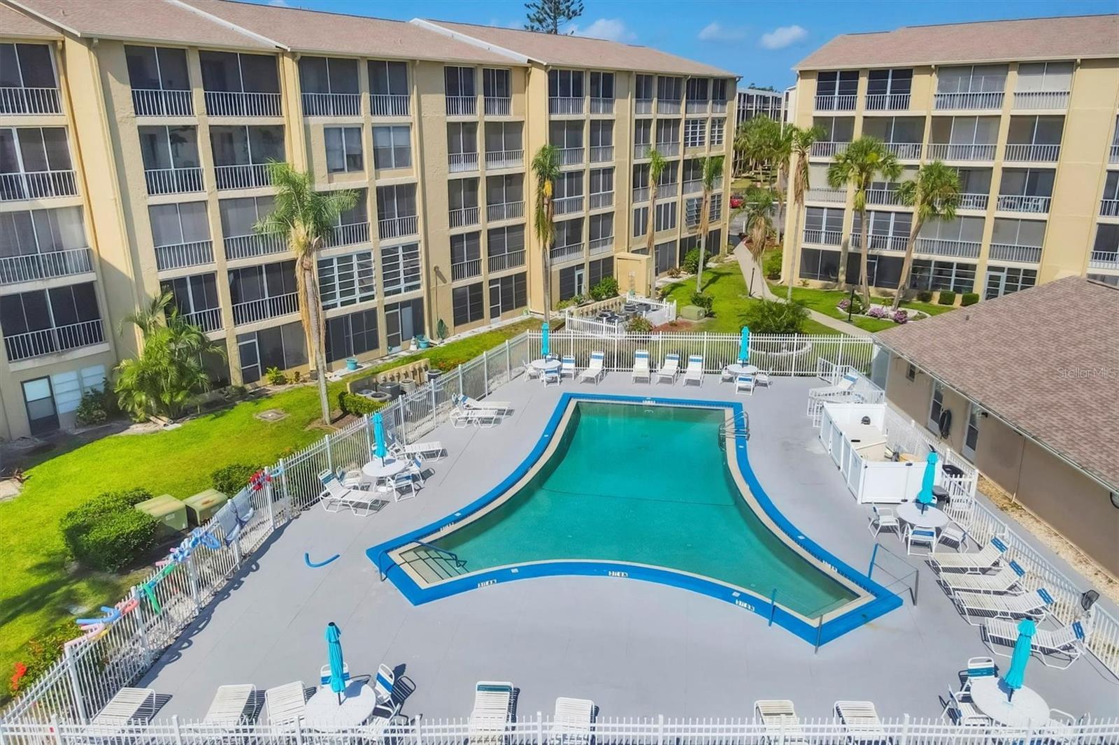 BAYSHORE ON THE LAKE APTS II SEC 3 - Residential
