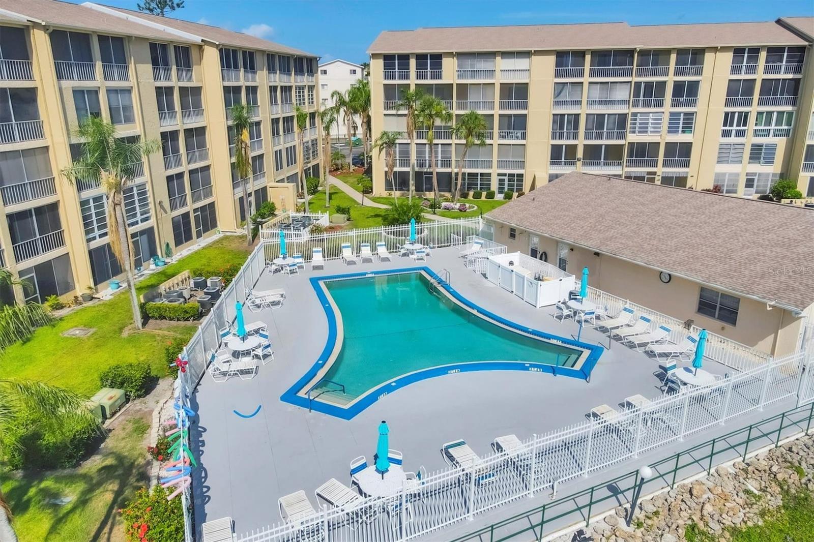 BAYSHORE ON THE LAKE APTS II SEC 3 - Residential