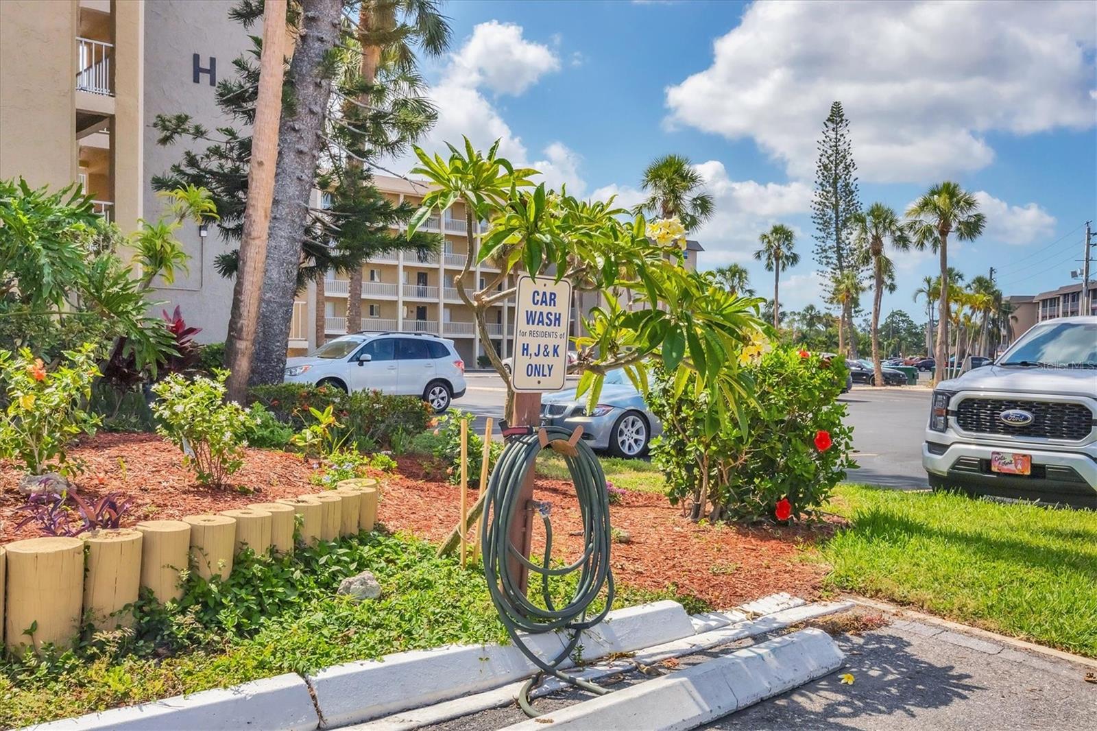 BAYSHORE ON THE LAKE APTS II SEC 3 - Residential