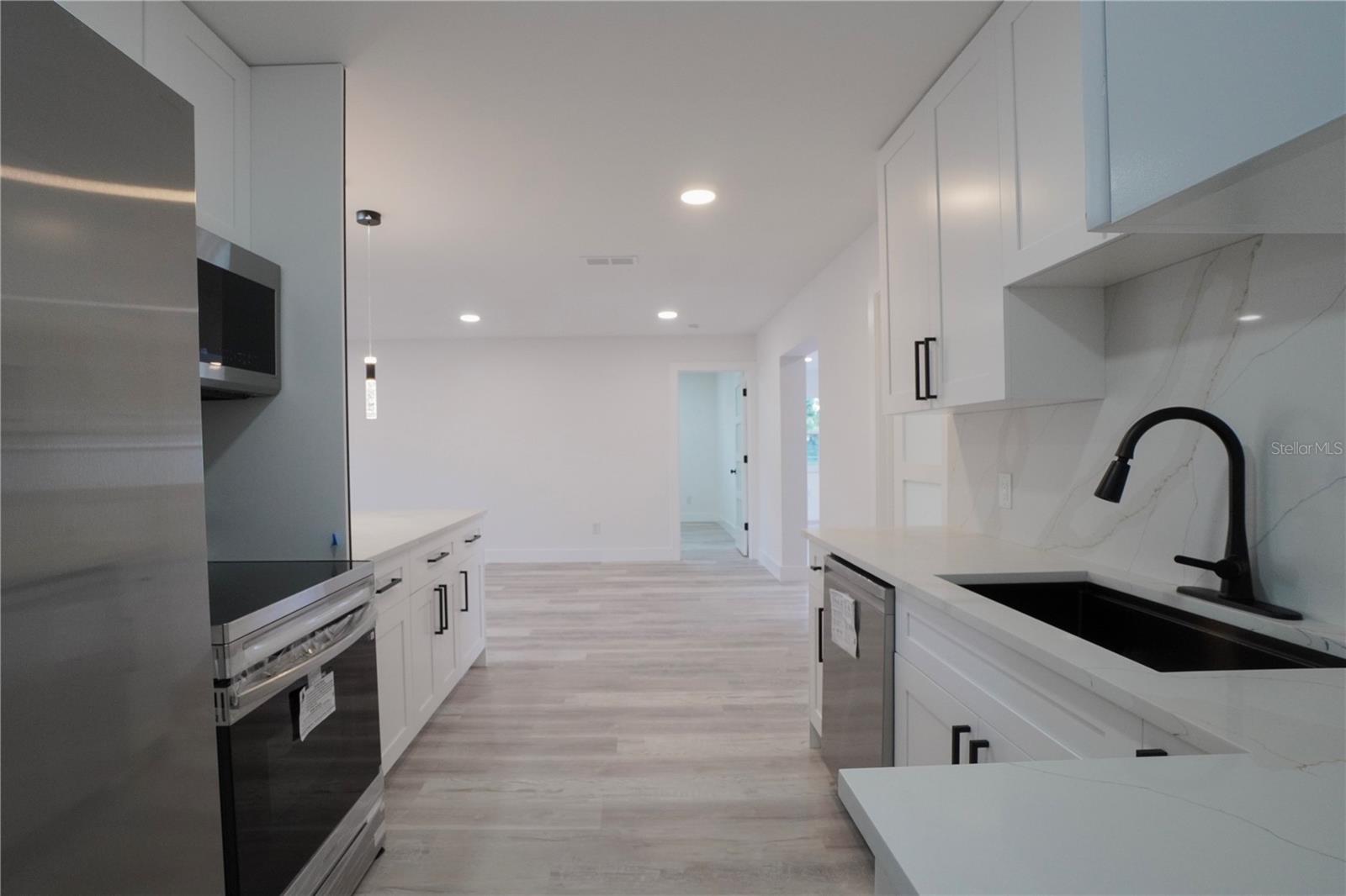 SOUTH VENICE - Residential