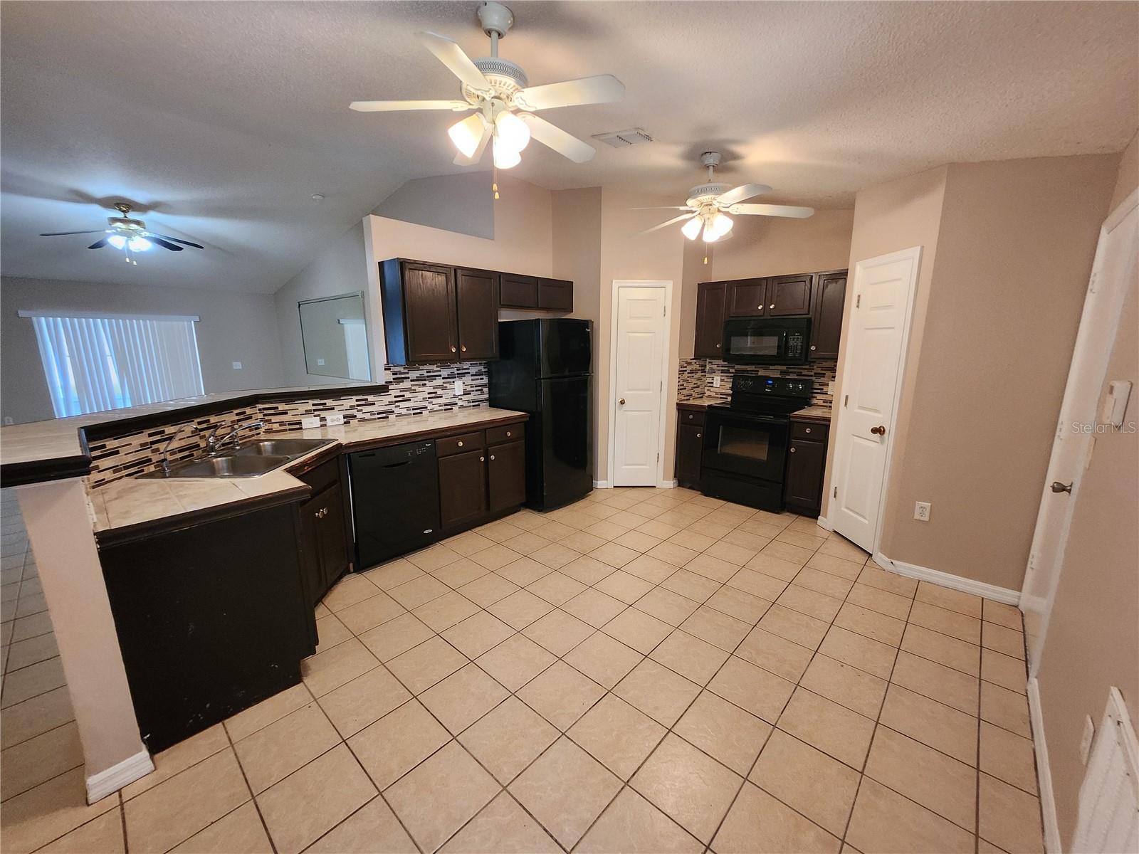 BOYETTE CREEK PH 01 - Residential Lease