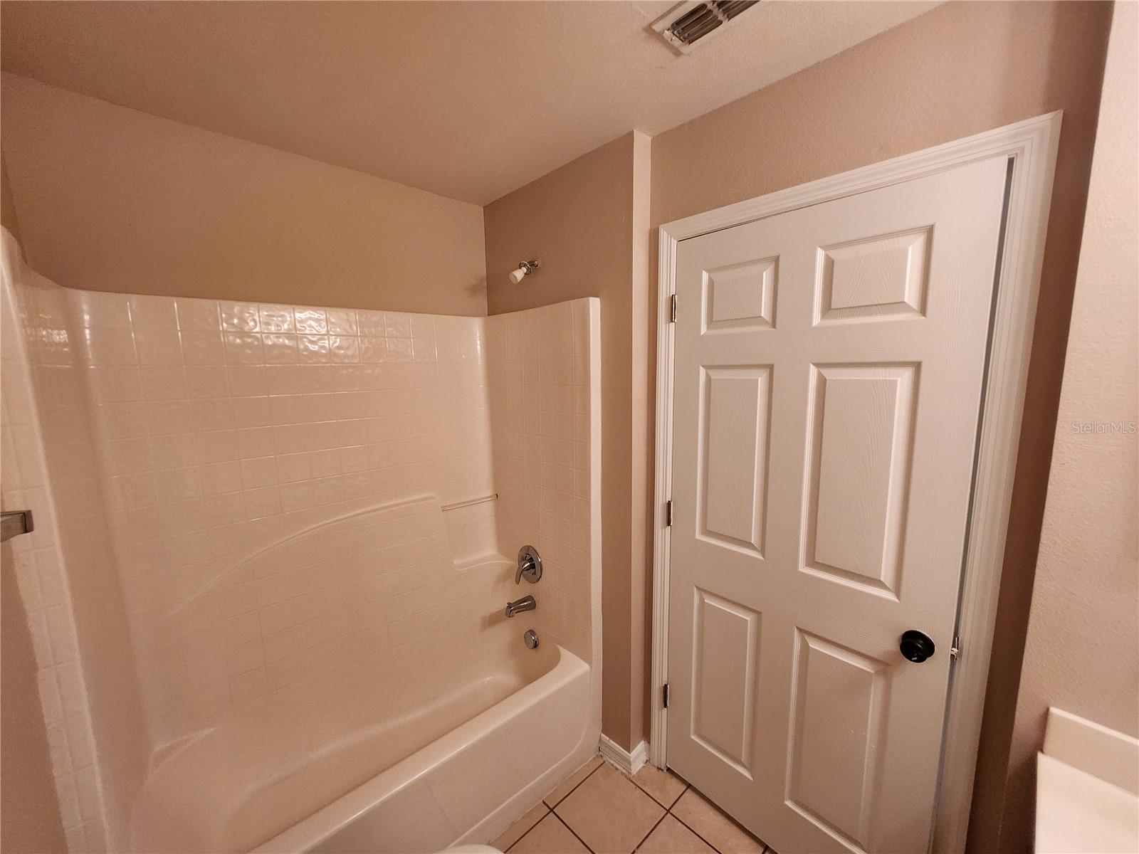 BOYETTE CREEK PH 01 - Residential Lease