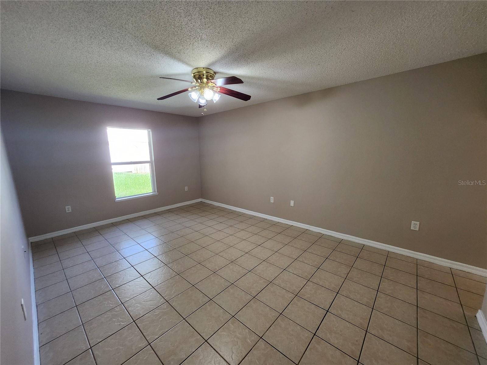 BOYETTE CREEK PH 01 - Residential Lease