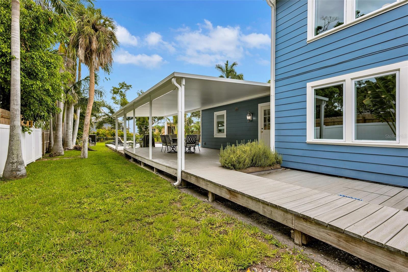RIVERSIDE COURT - Residential