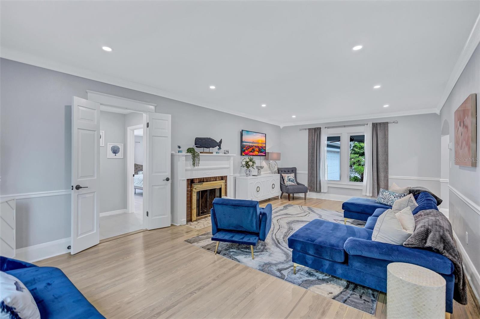 RIVERSIDE COURT - Residential