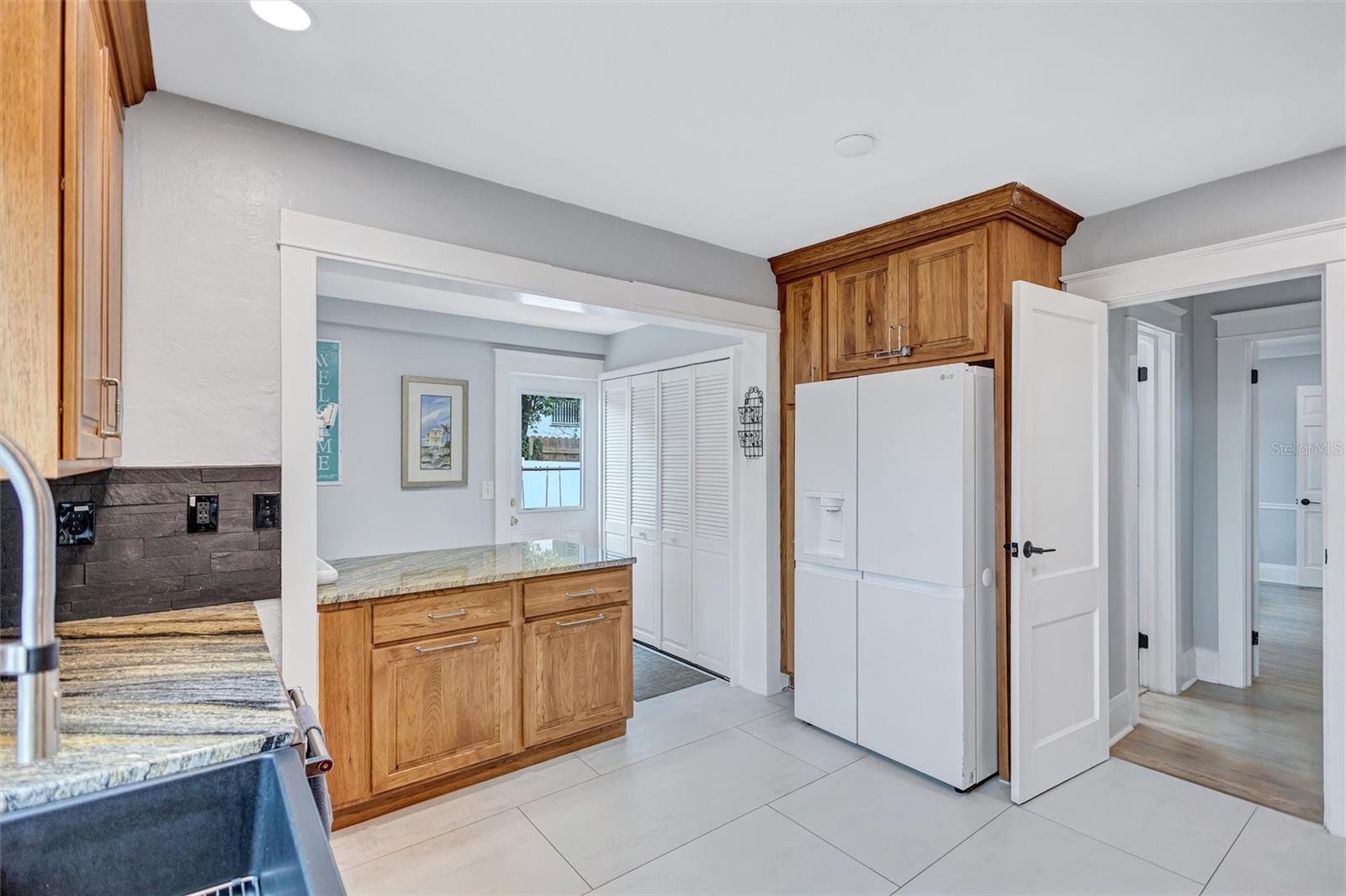 RIVERSIDE COURT - Residential