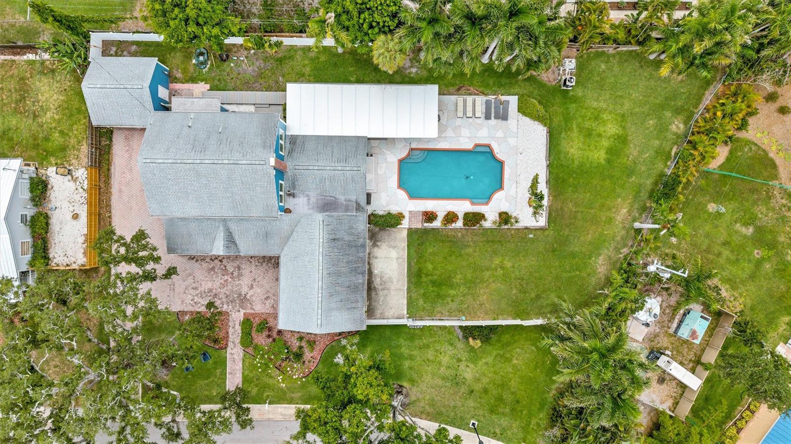 RIVERSIDE COURT - Residential