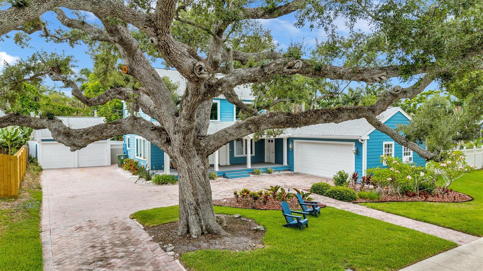RIVERSIDE COURT - Residential