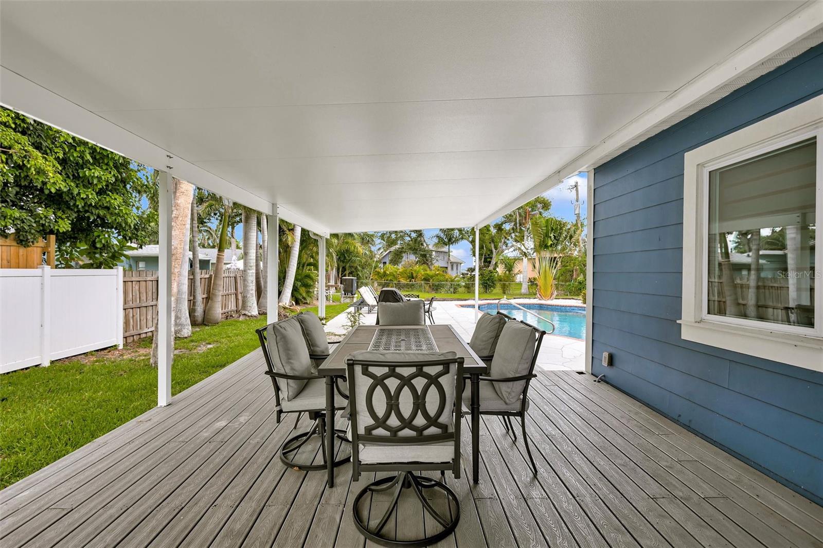 RIVERSIDE COURT - Residential