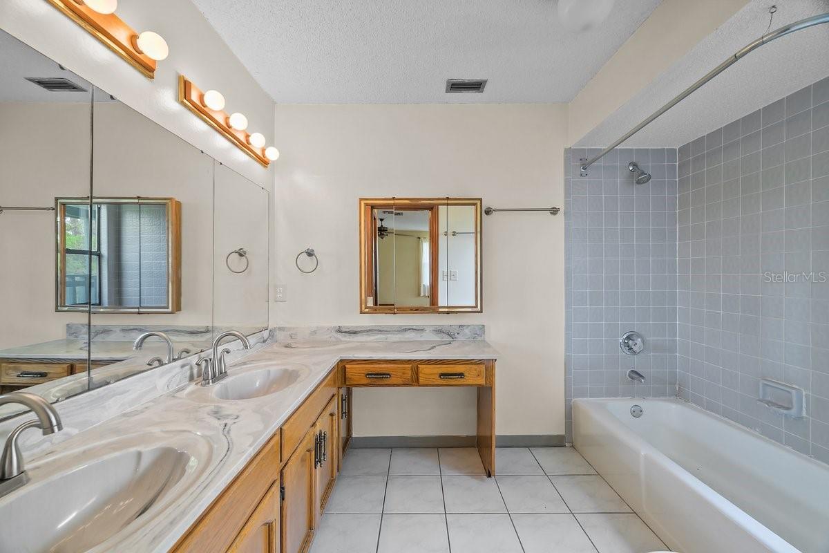 CUE LAKE HILLS - Residential