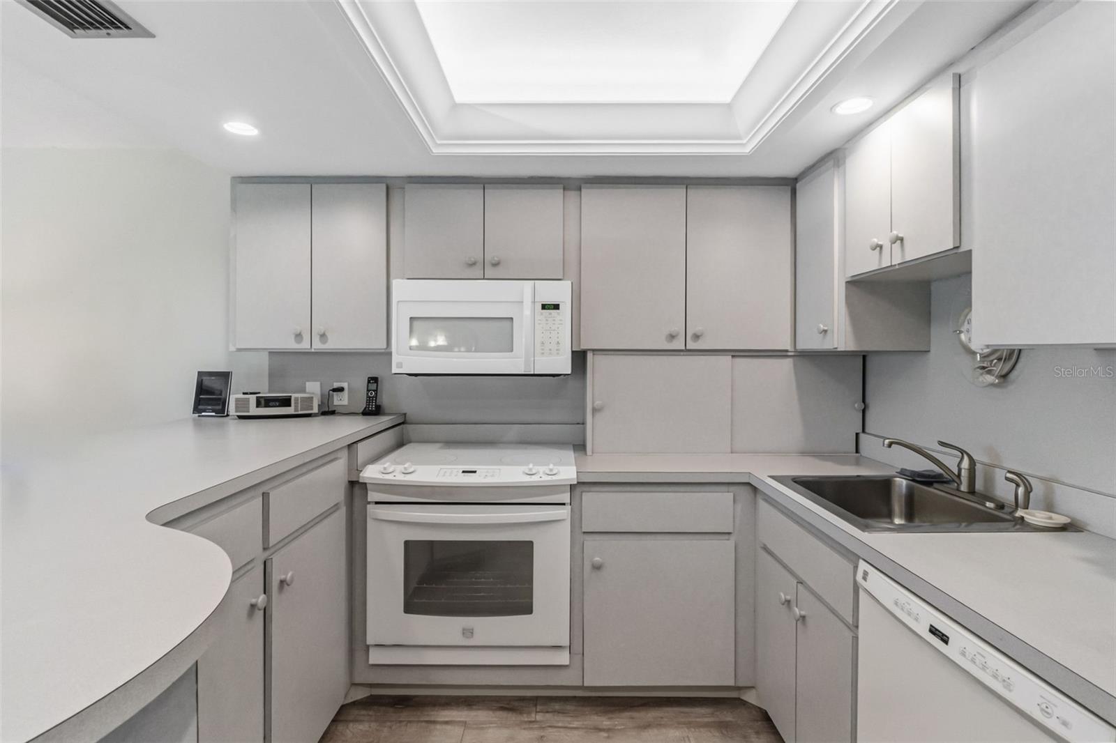 WHITNEY BEACH - Residential