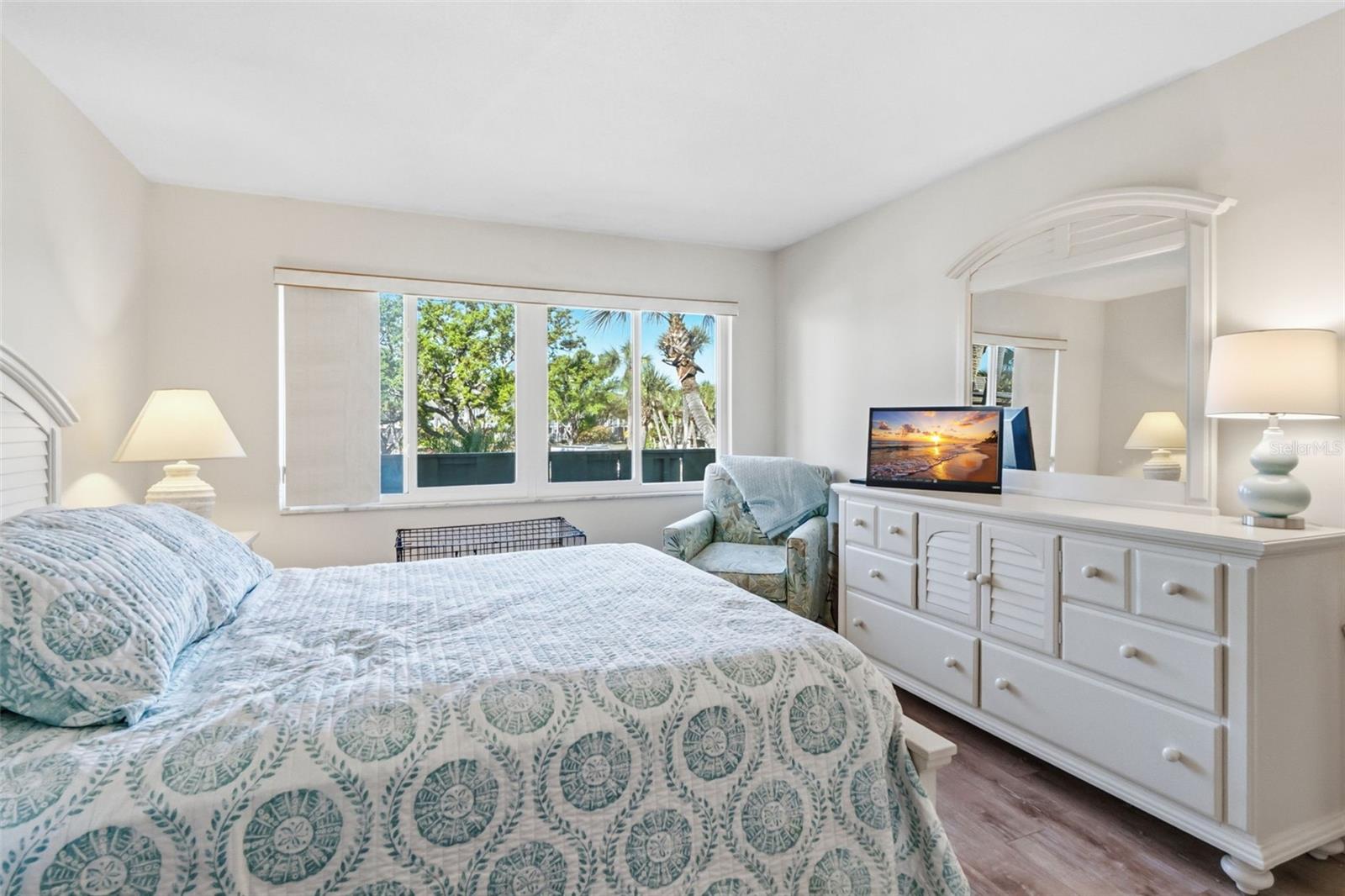 WHITNEY BEACH - Residential