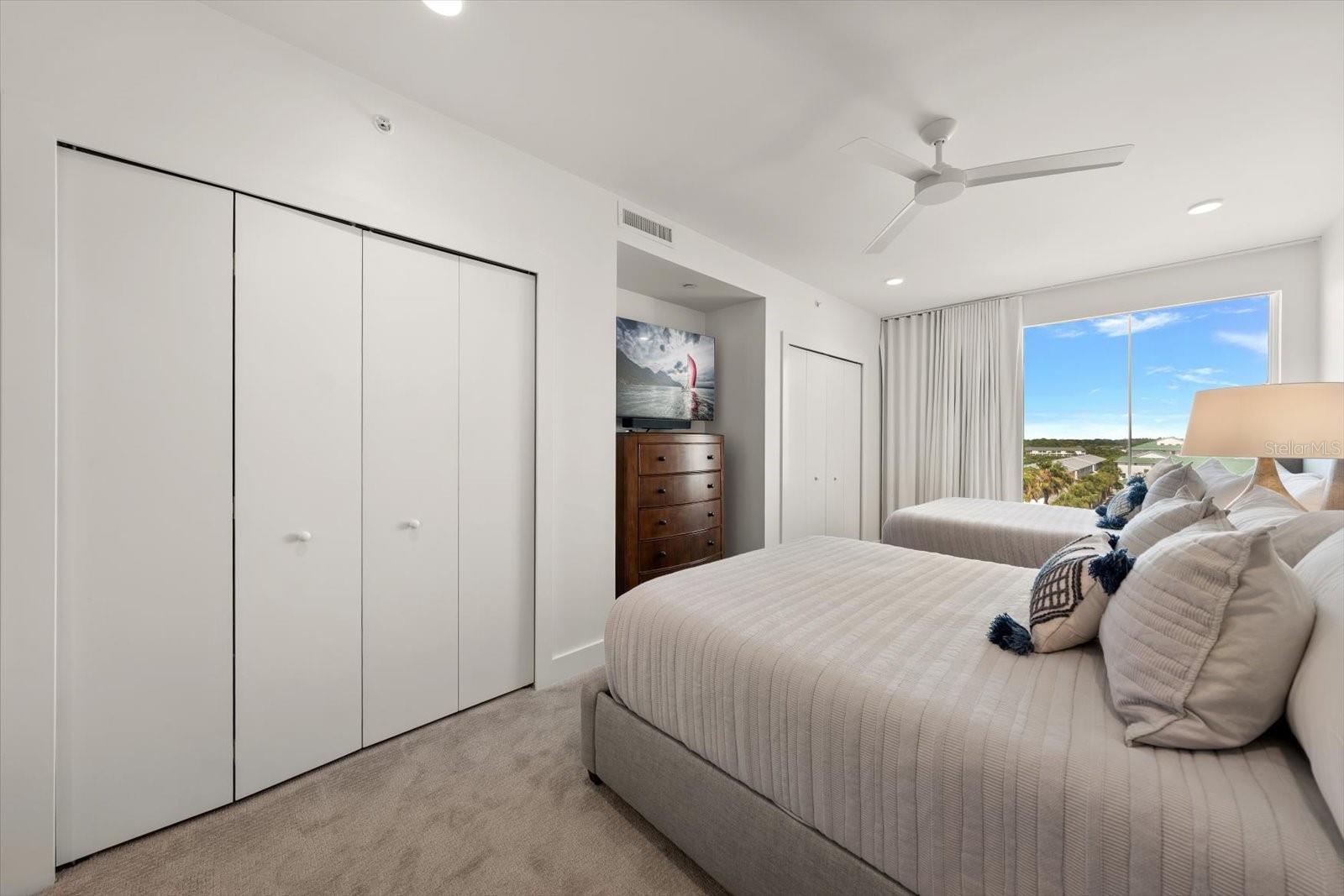 ONELLA CONDO - Residential