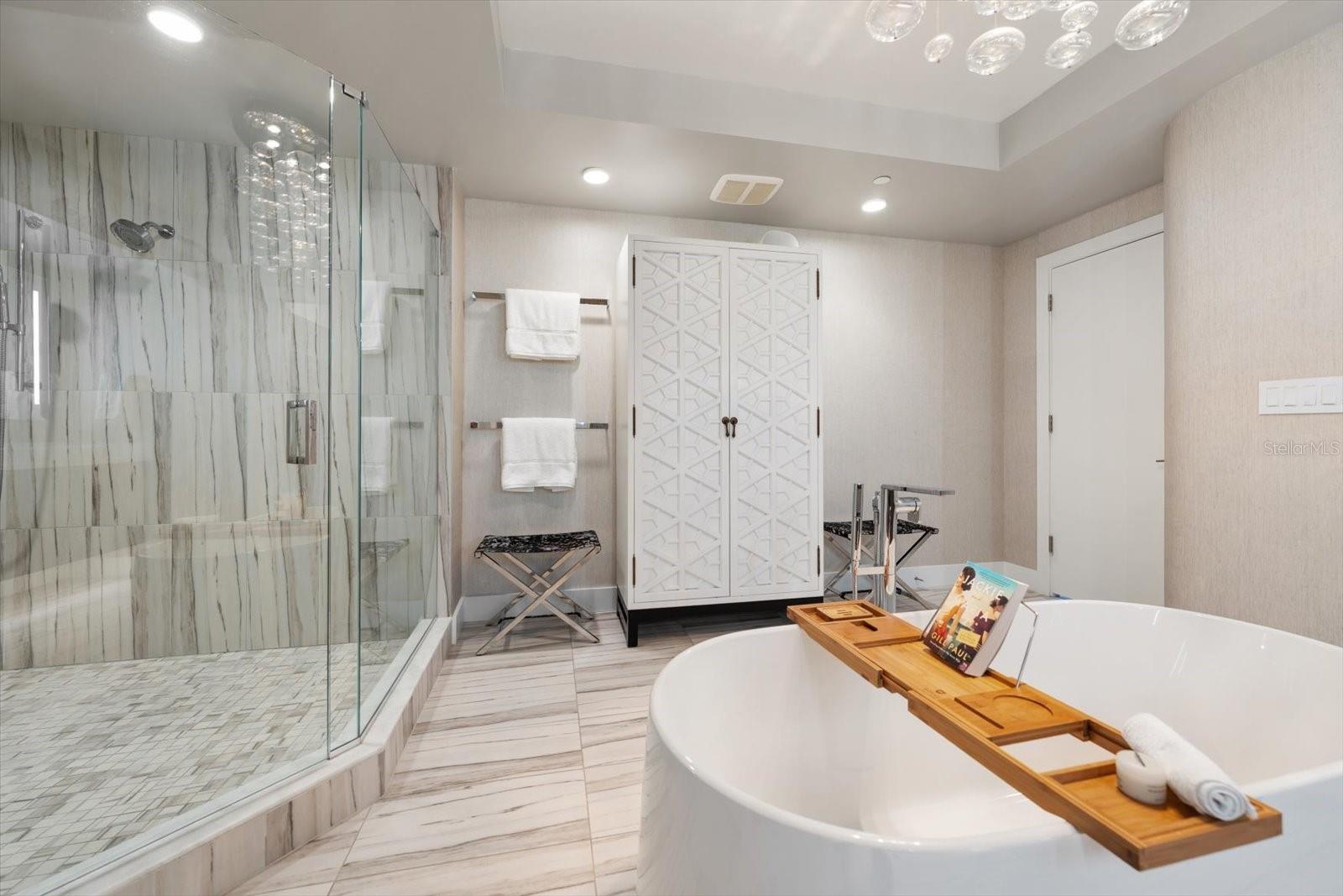 ONELLA CONDO - Residential