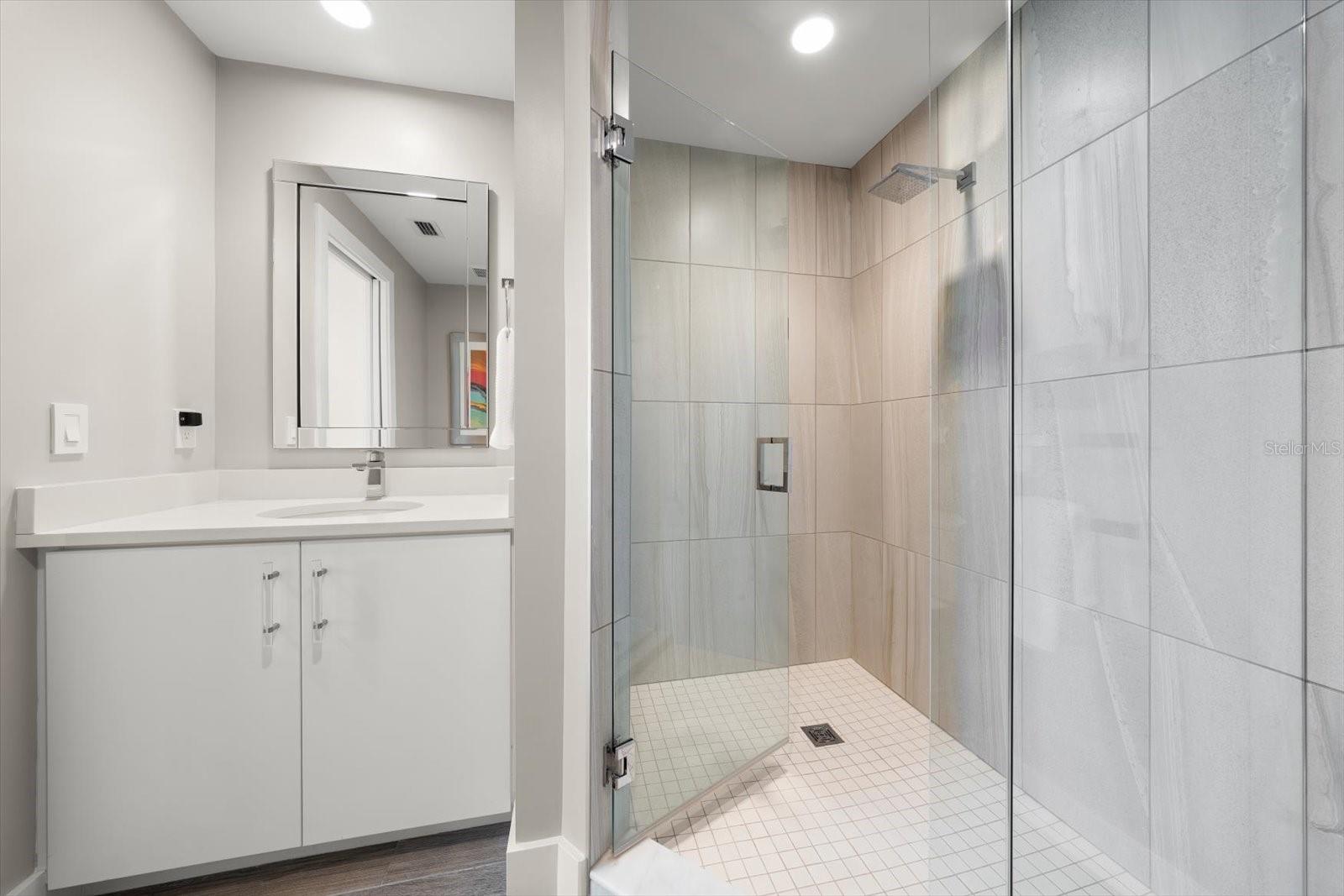ONELLA CONDO - Residential