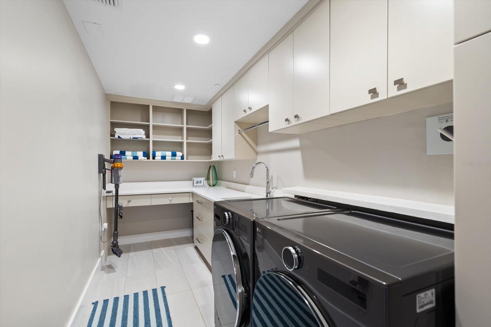 ONELLA CONDO - Residential