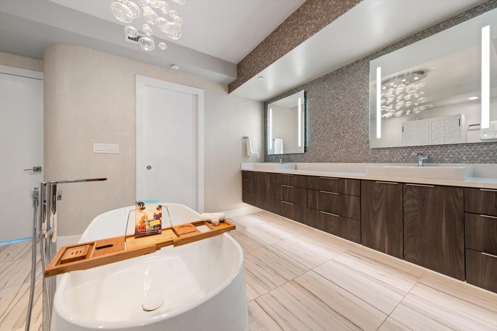 ONELLA CONDO - Residential