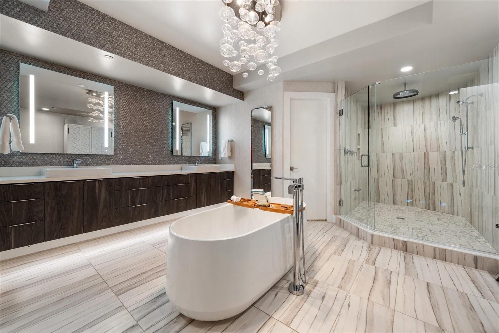 ONELLA CONDO - Residential