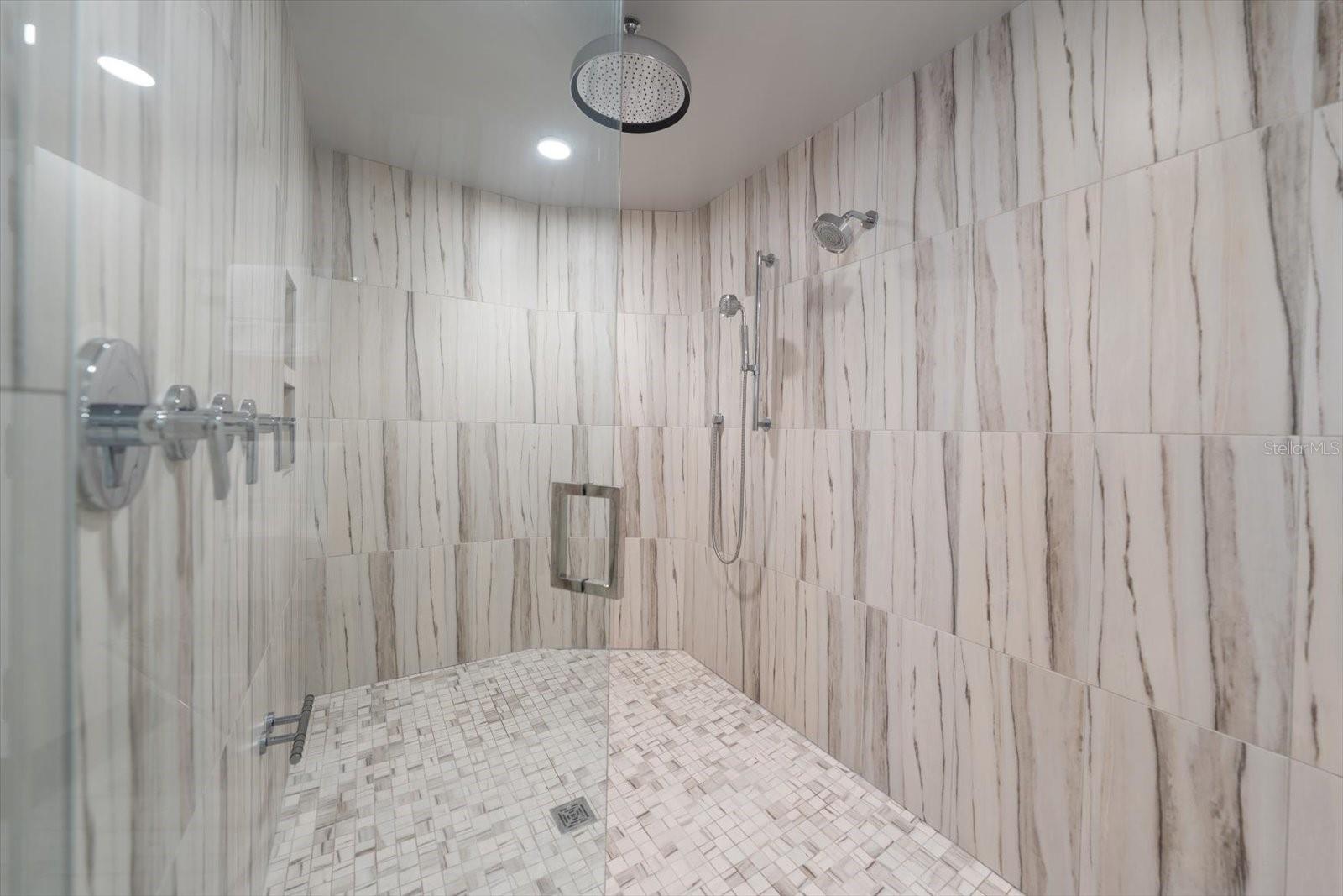 ONELLA CONDO - Residential