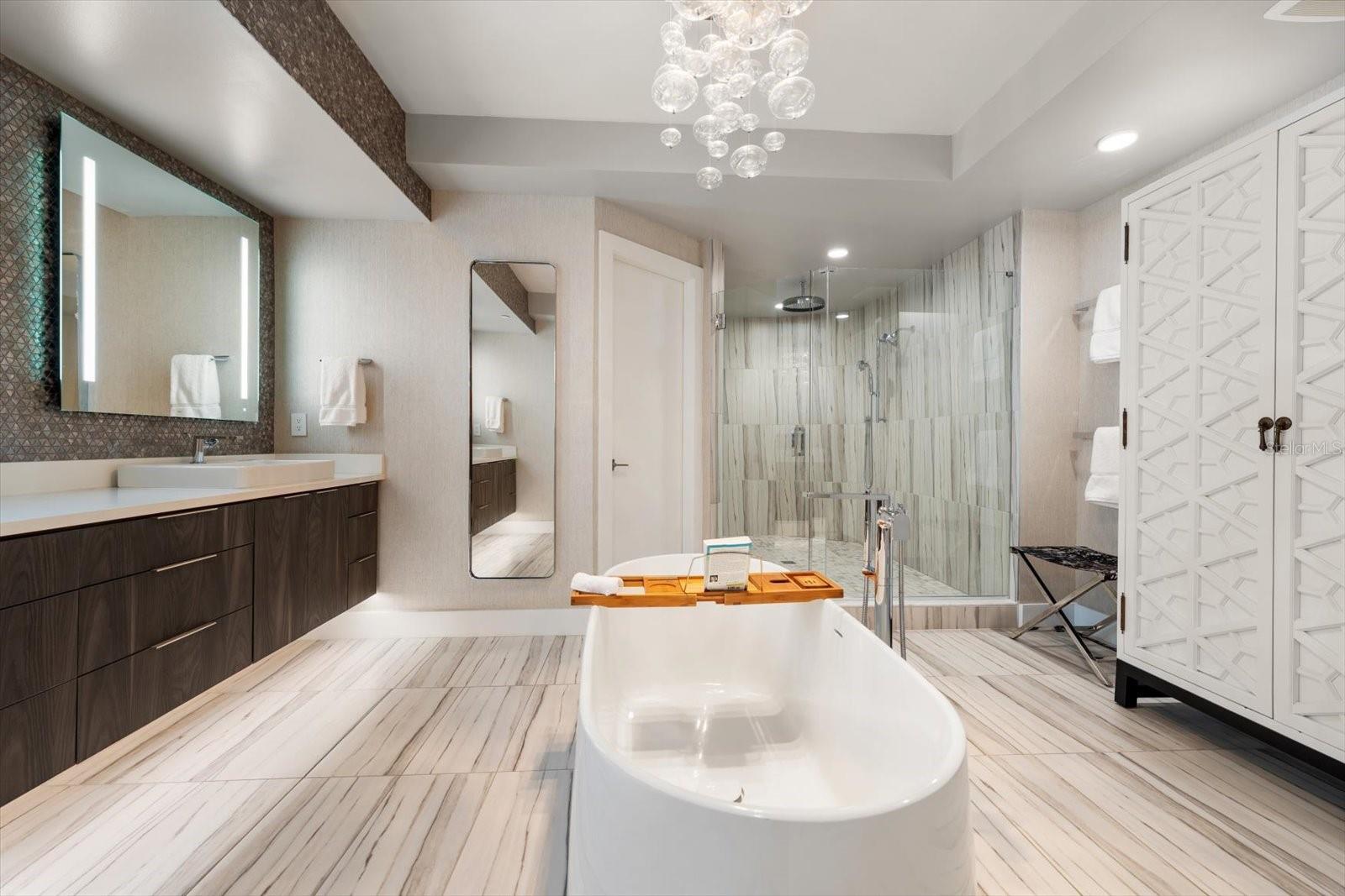 ONELLA CONDO - Residential