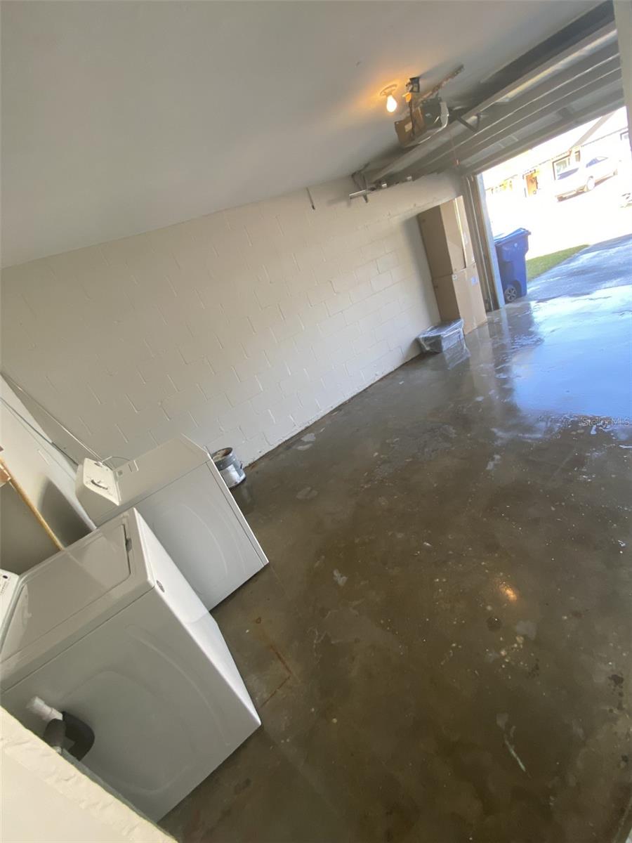 WILLOW LAKE - Residential Lease