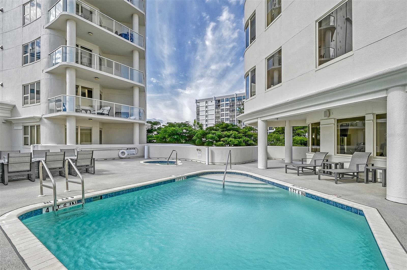 VISTA BAY POINT - Residential