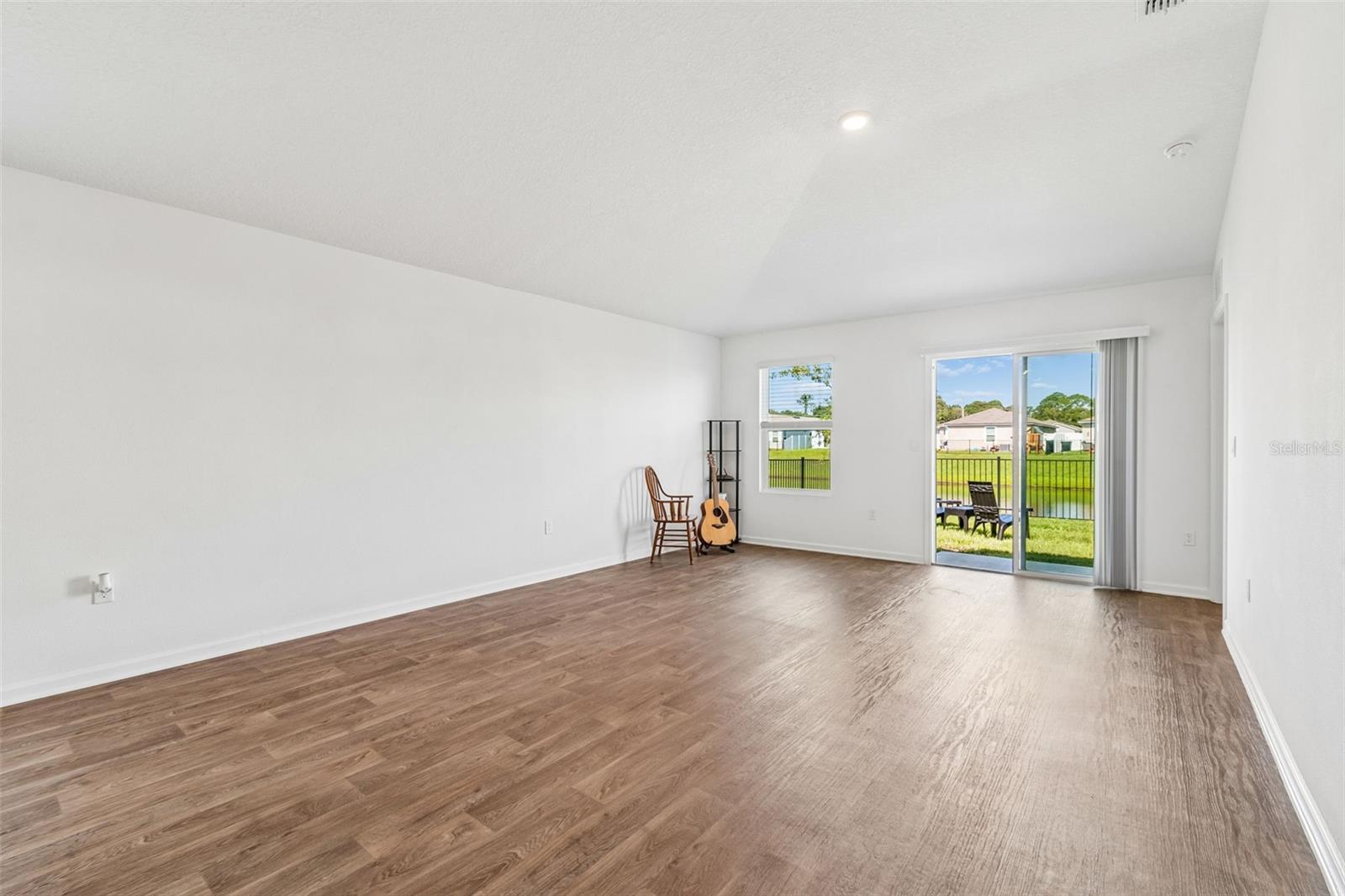 RAVENSWOOD VILLAGE - Residential