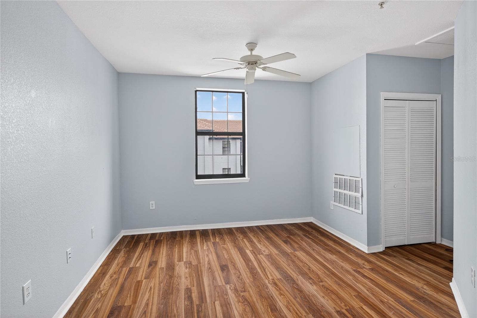 REGISTRY/MICHIGAN PARK CONDO - Residential Lease