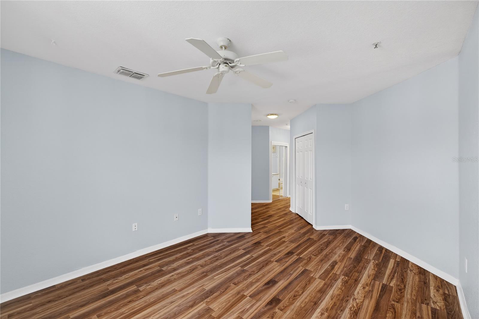 REGISTRY/MICHIGAN PARK CONDO - Residential Lease