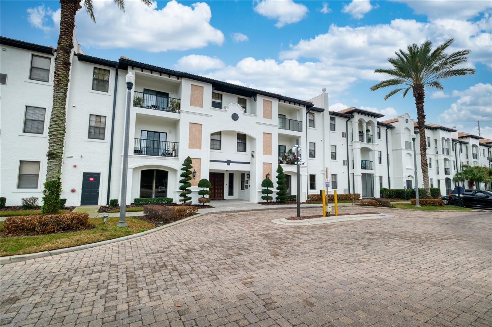 REGISTRY/MICHIGAN PARK CONDO - Residential Lease