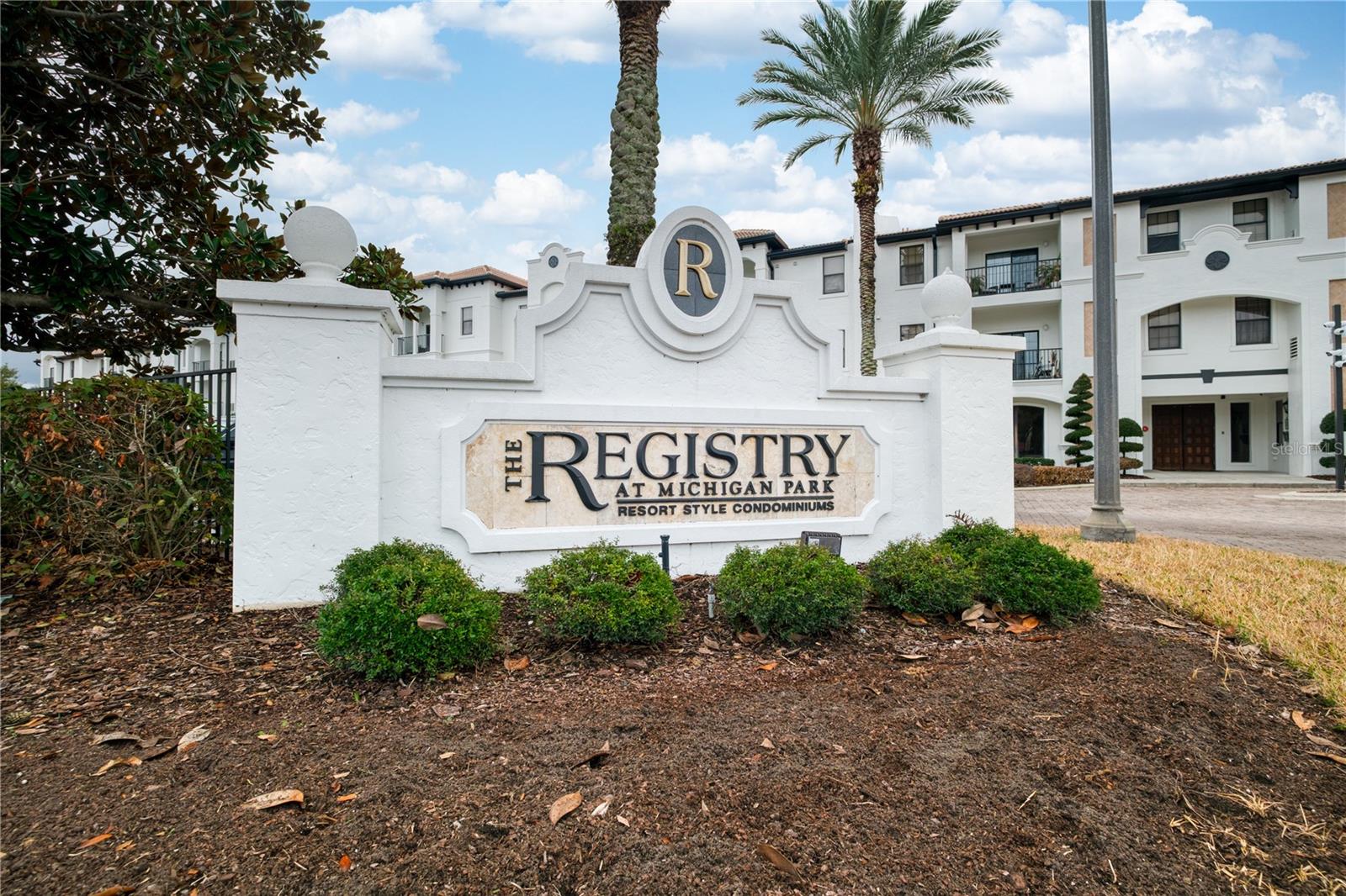 REGISTRY/MICHIGAN PARK CONDO - Residential Lease