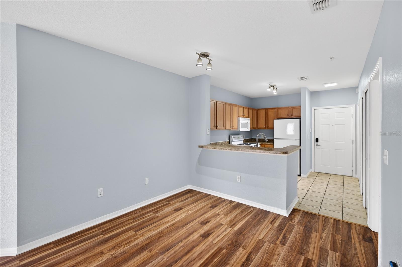 REGISTRY/MICHIGAN PARK CONDO - Residential Lease