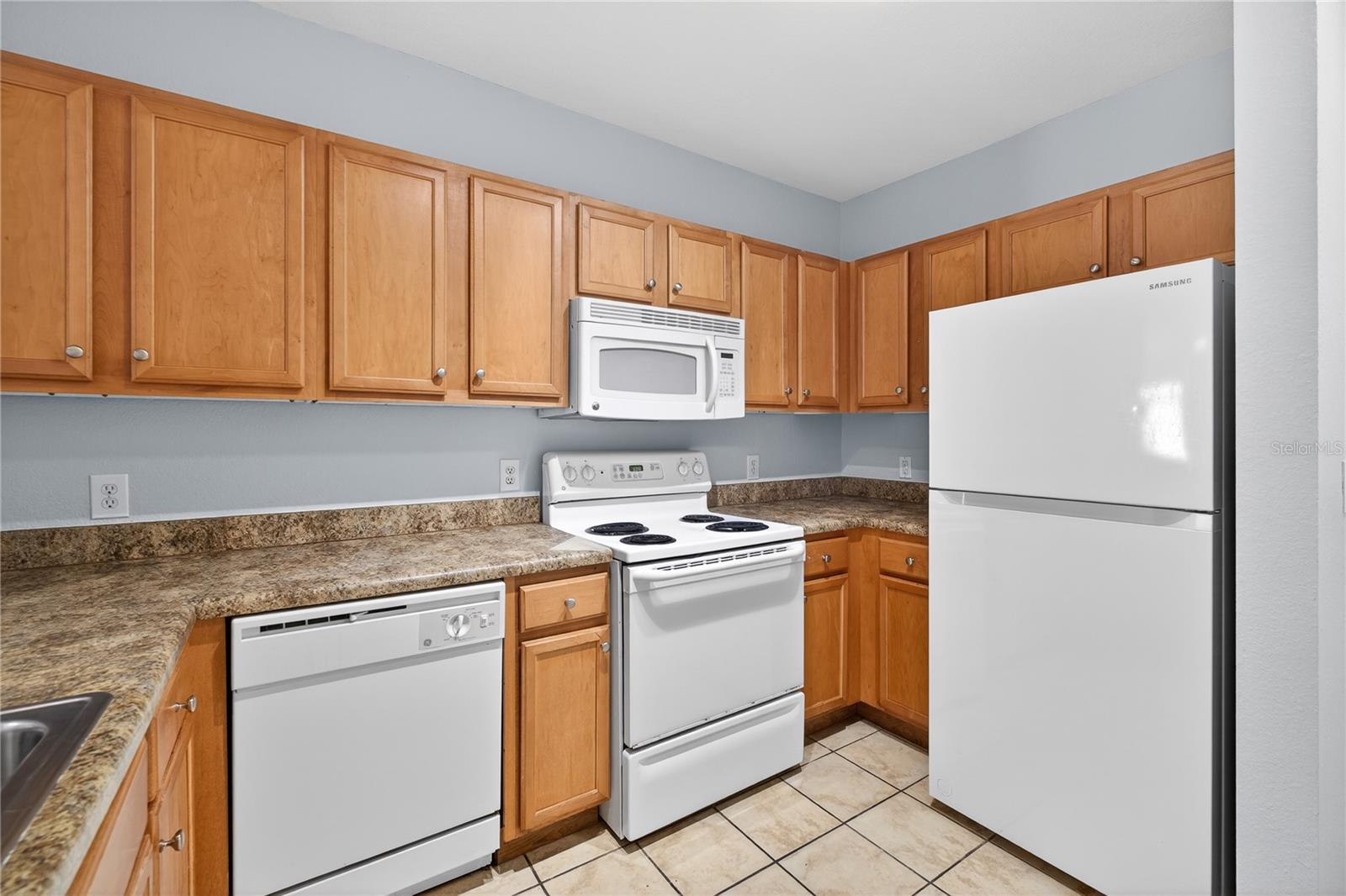 REGISTRY/MICHIGAN PARK CONDO - Residential Lease
