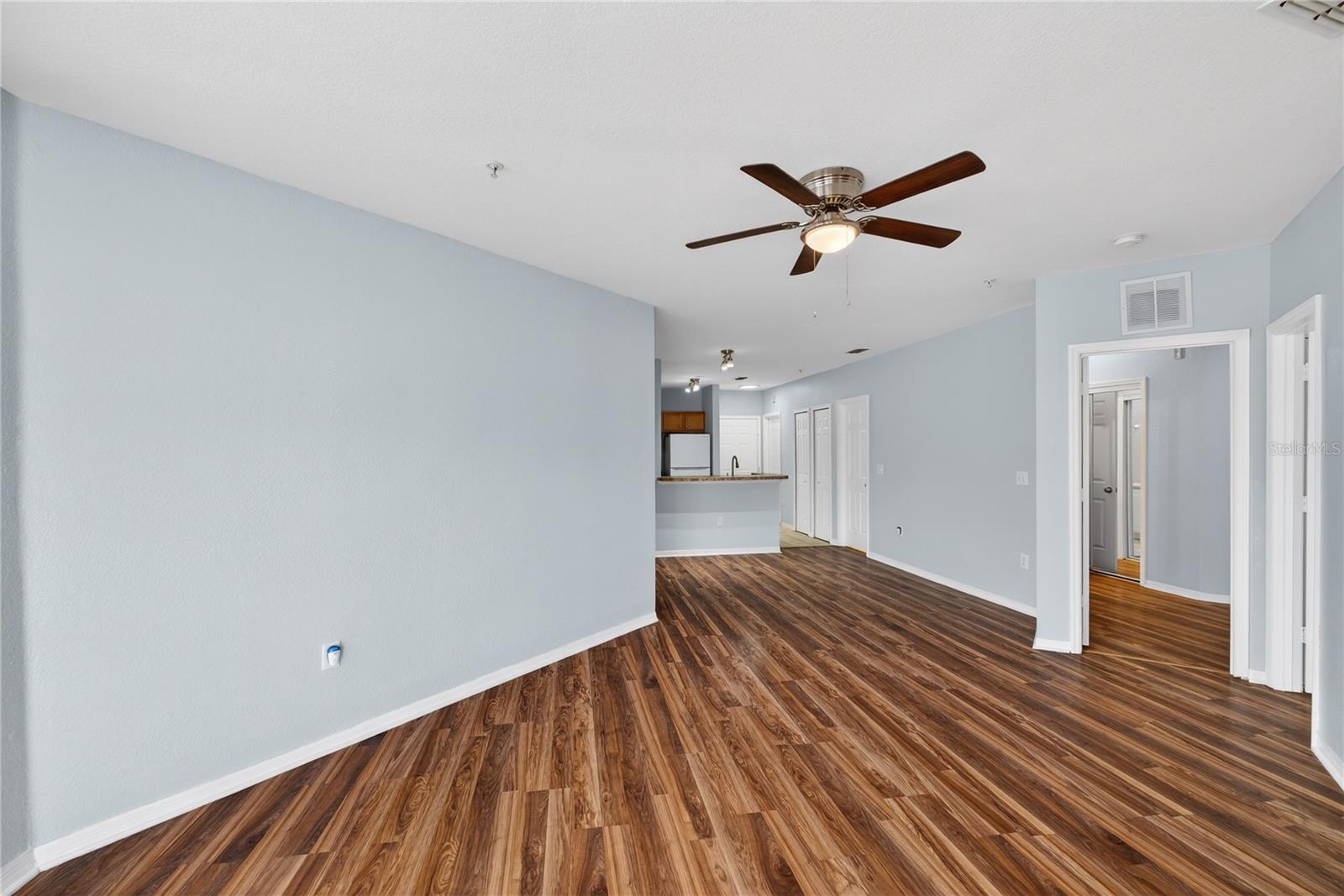 REGISTRY/MICHIGAN PARK CONDO - Residential Lease