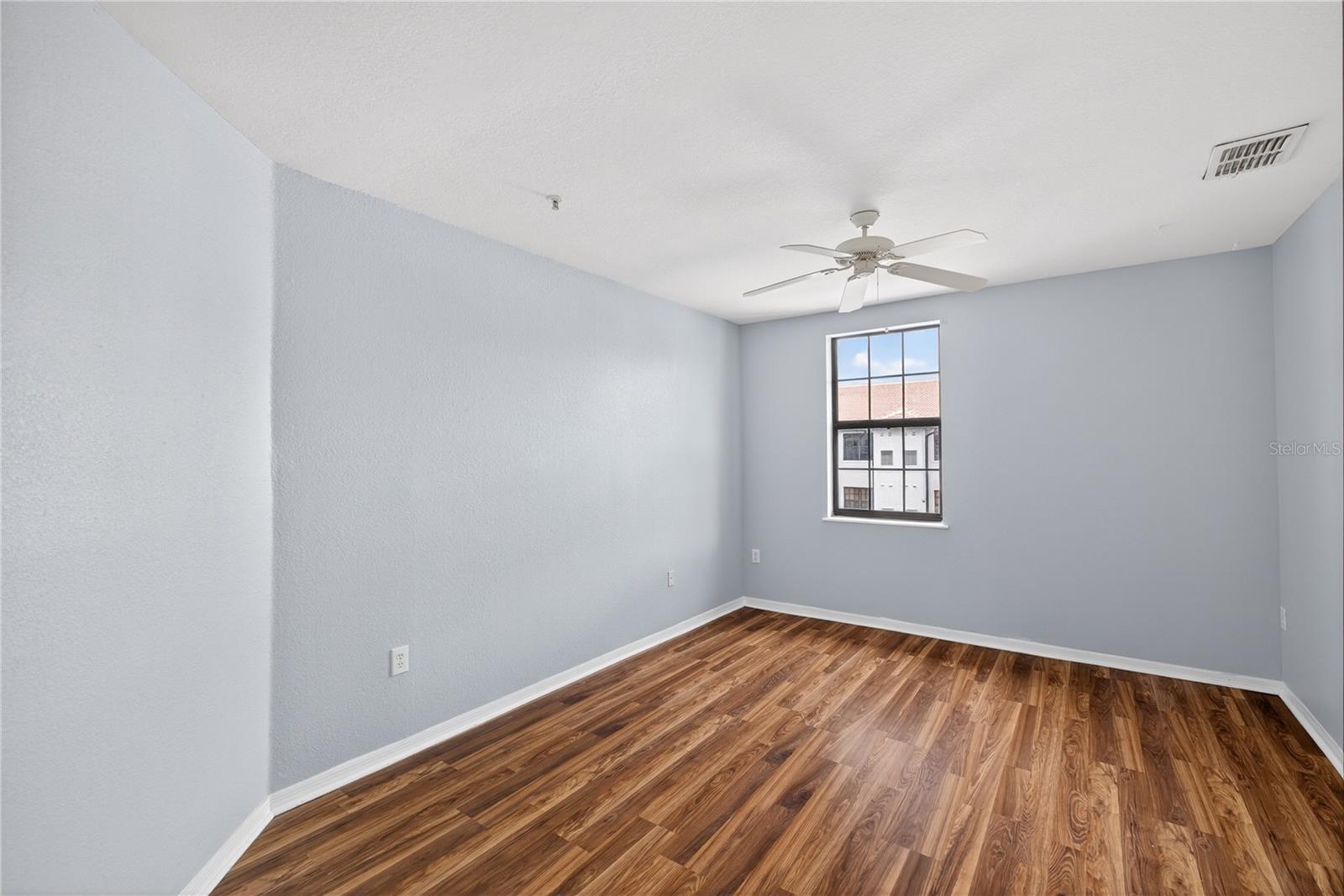 REGISTRY/MICHIGAN PARK CONDO - Residential Lease